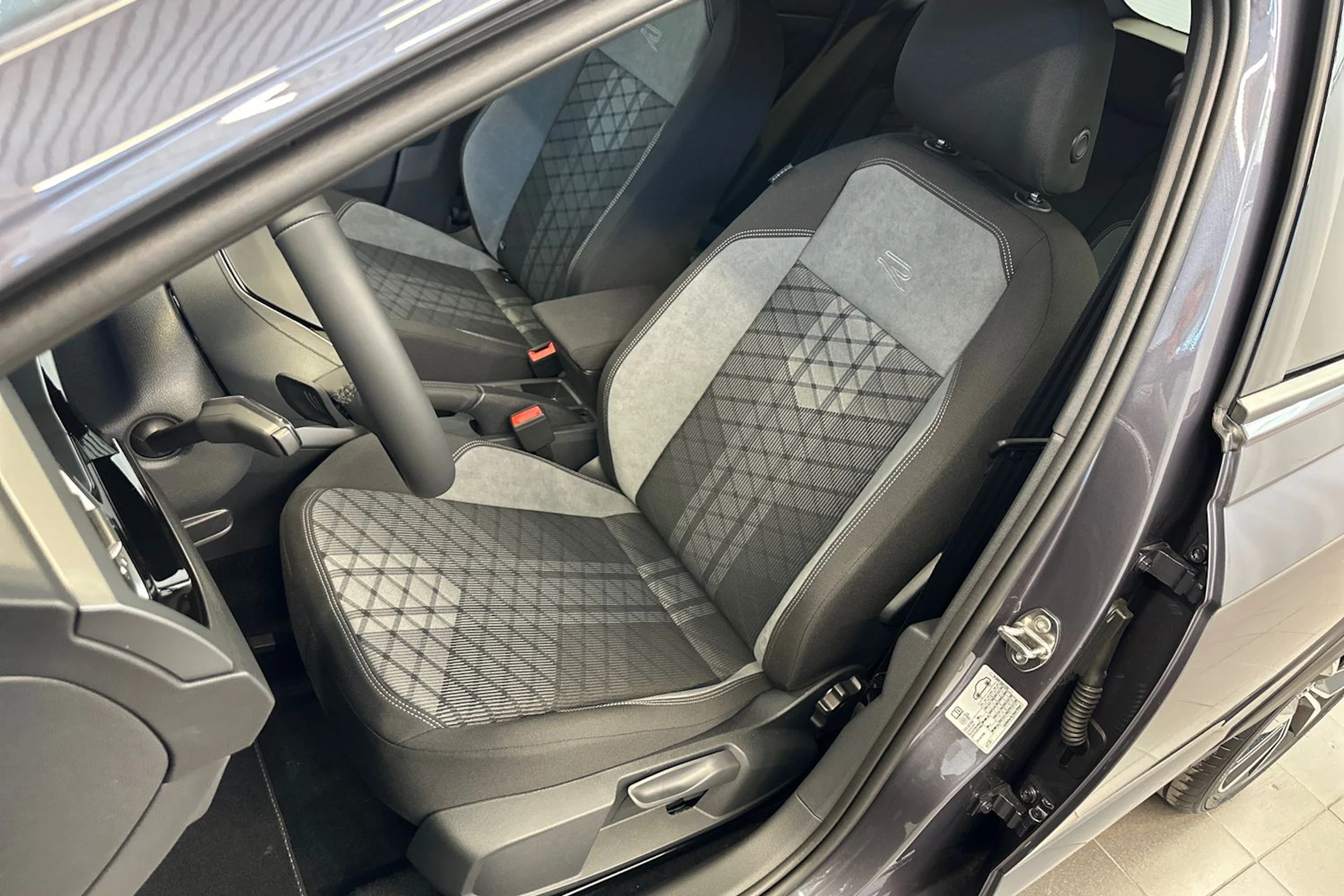 harmaa Volkswagen Taigo 2026 kuva 15.