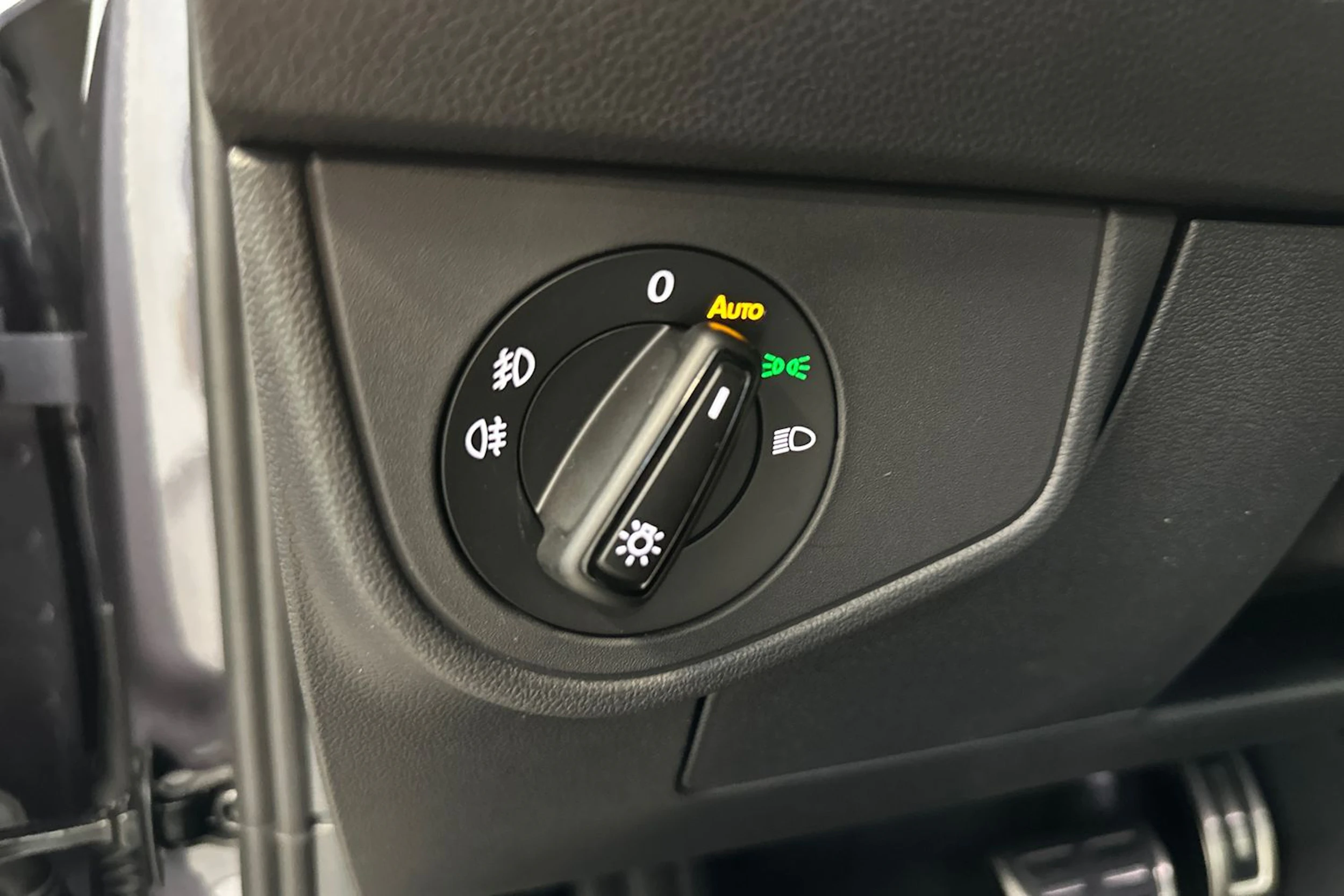 harmaa Volkswagen Taigo 2026 kuva 16.