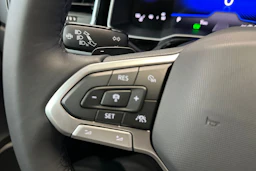 harmaa Volkswagen Taigo 2026 kuva 17.