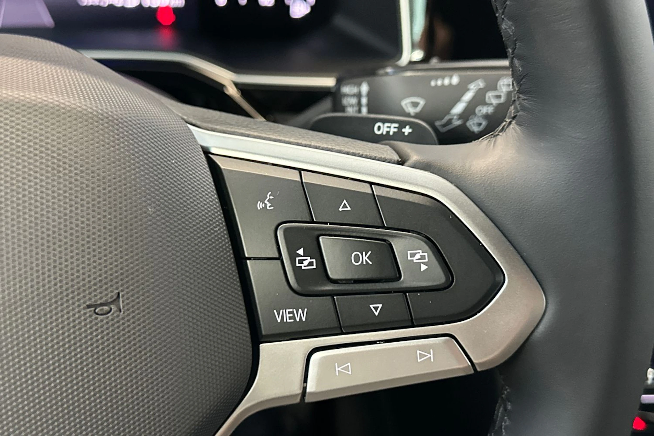 harmaa Volkswagen Taigo 2026 kuva 18.