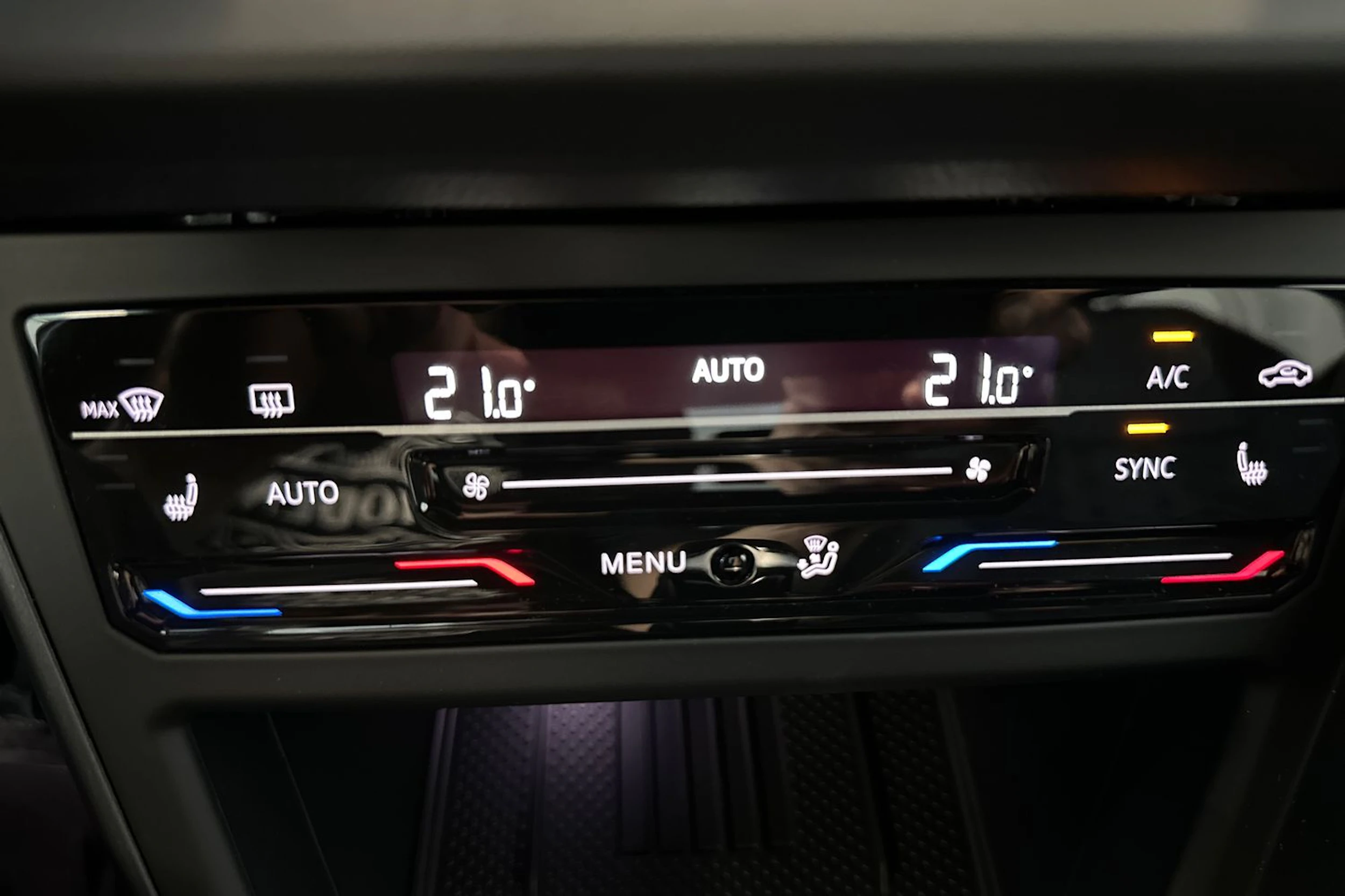 harmaa Volkswagen Taigo 2026 kuva 21.