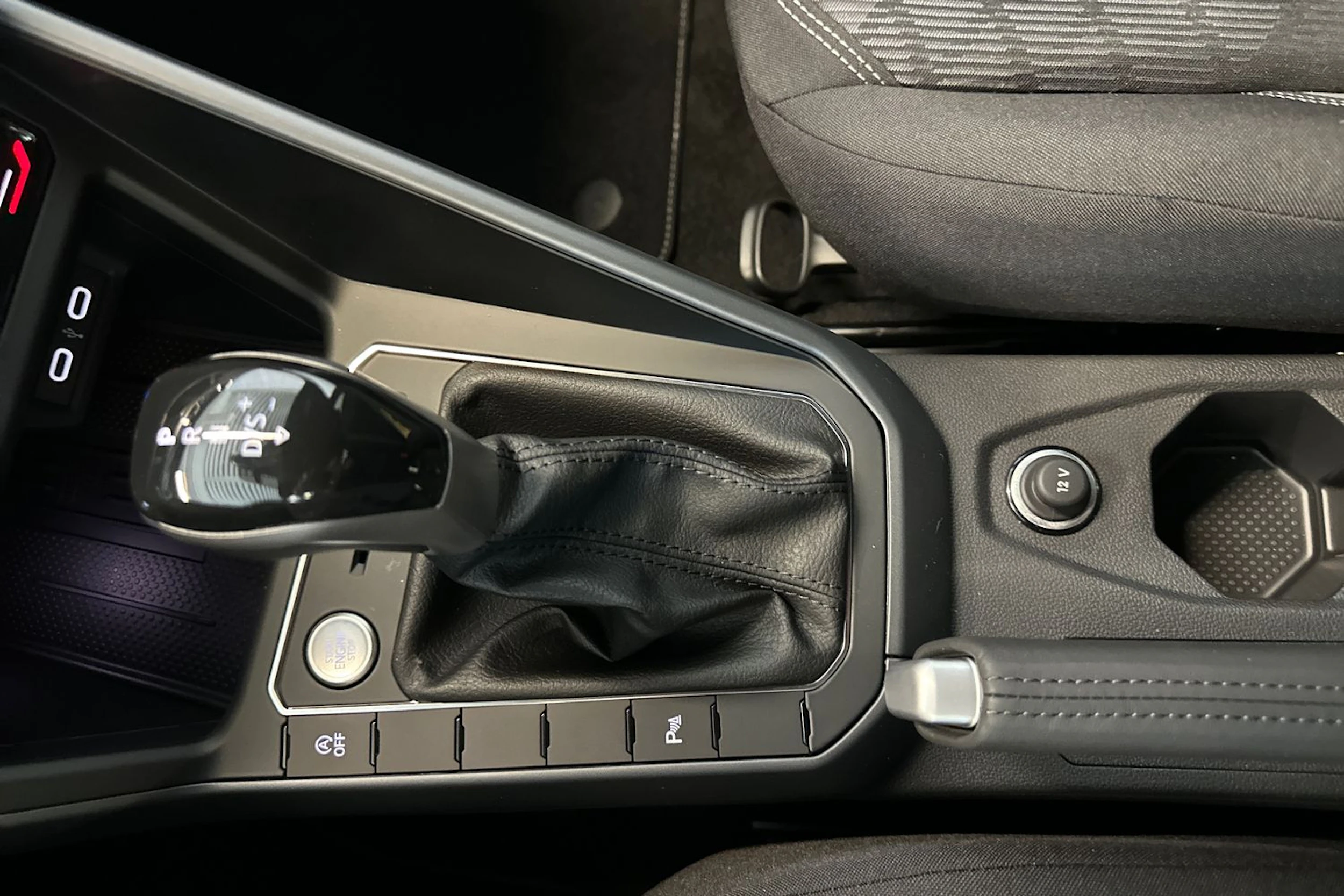 harmaa Volkswagen Taigo 2026 kuva 22.