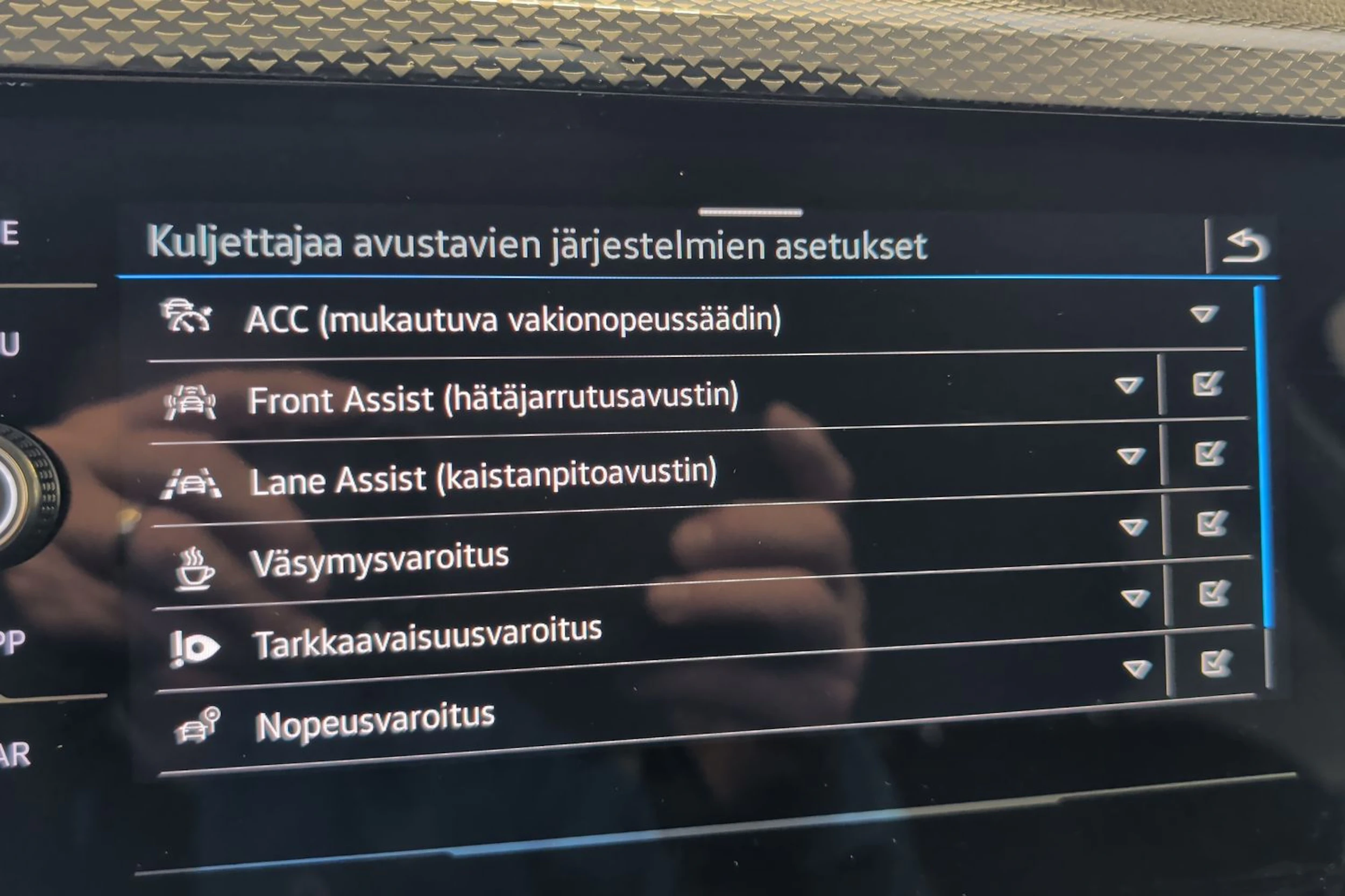 harmaa Volkswagen Taigo 2026 kuva 13.