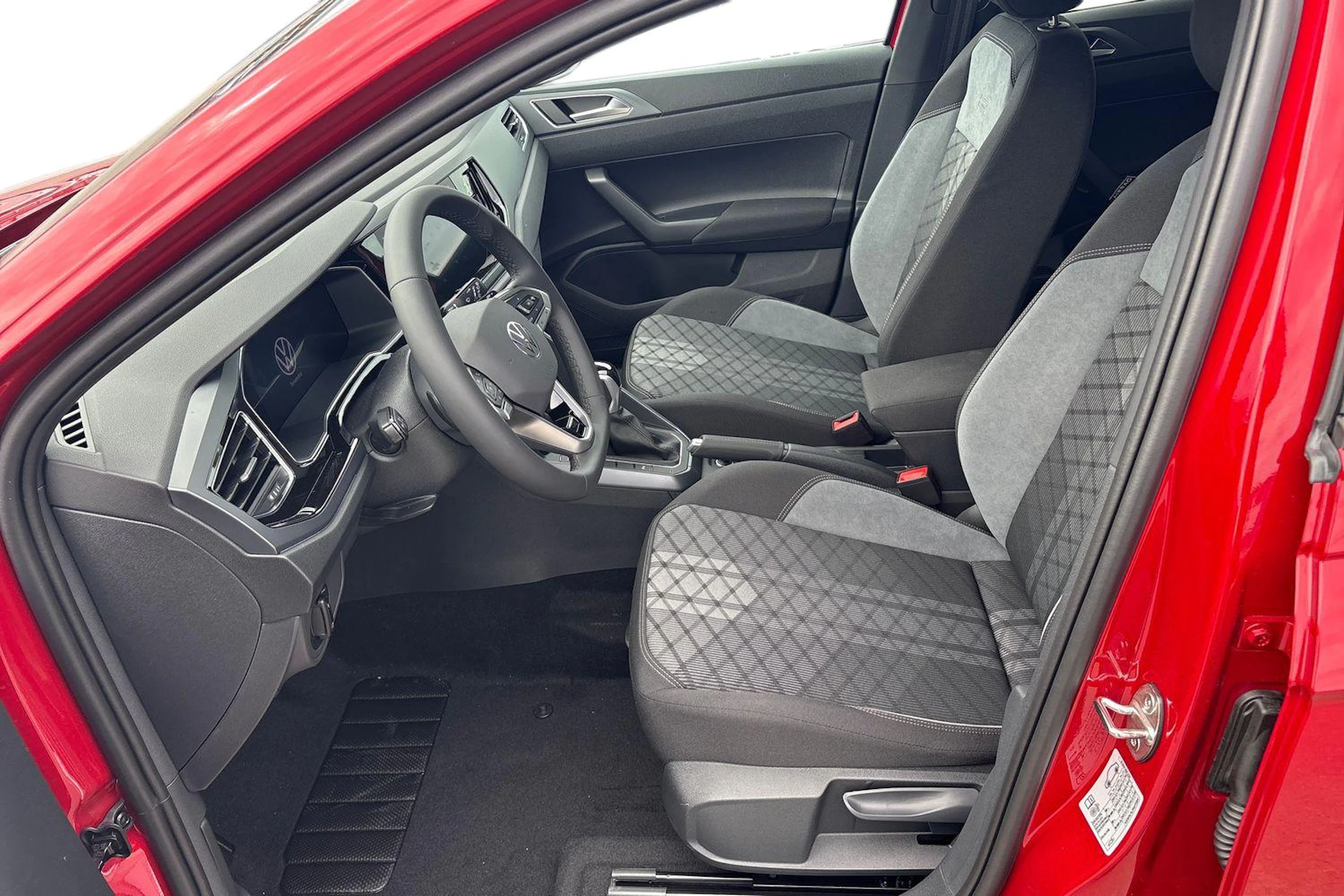 punainen Volkswagen Taigo 2026 kuva 6.
