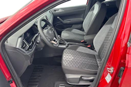 punainen Volkswagen Taigo 2026 kuva 6.