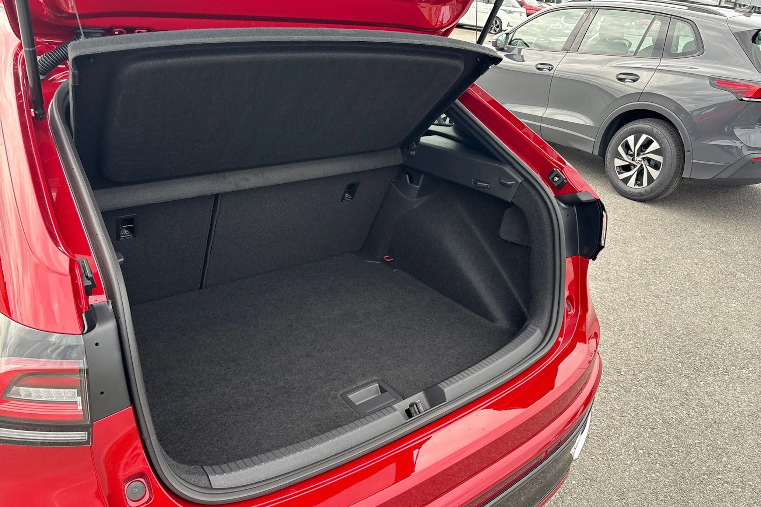 punainen Volkswagen Taigo 2026 kuva 11.