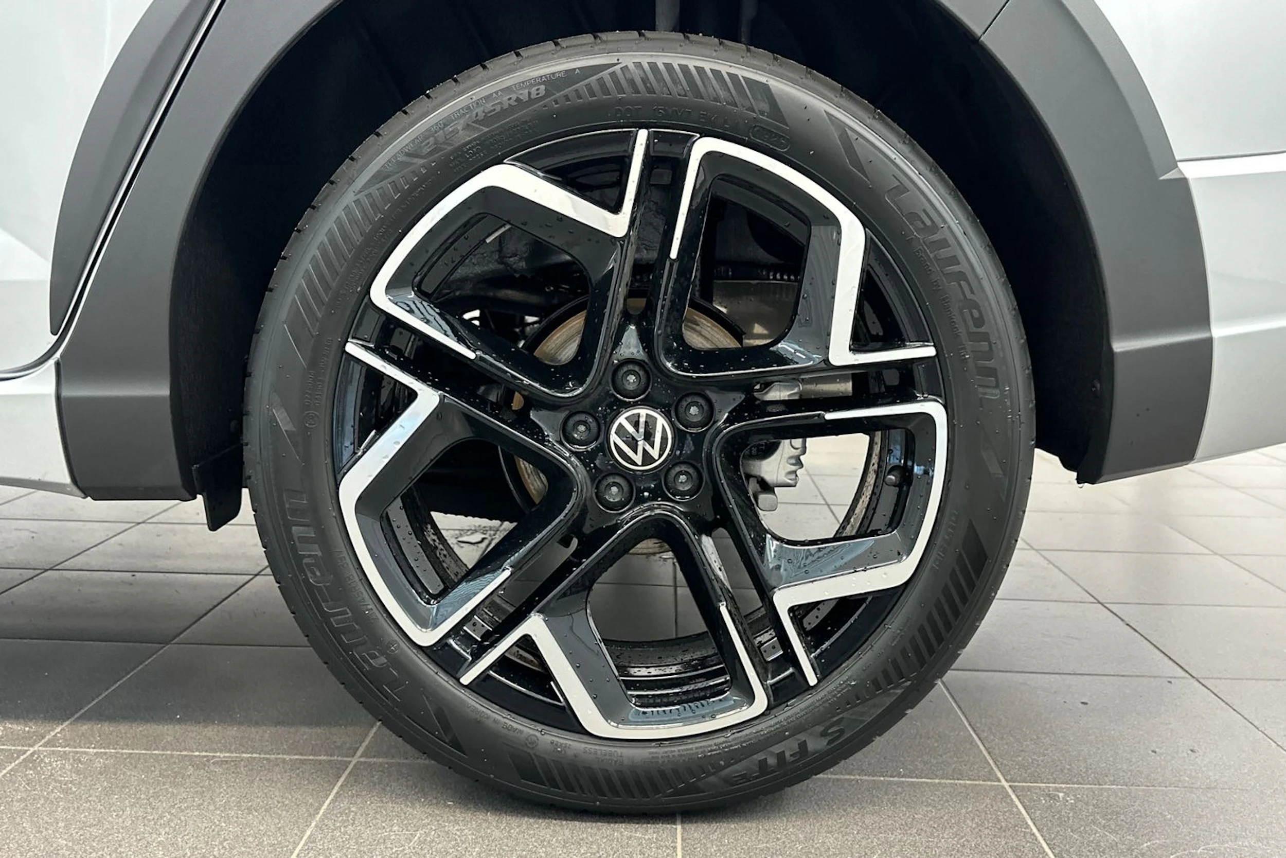 met. harmaa Volkswagen Taigo 2026 kuva 10.
