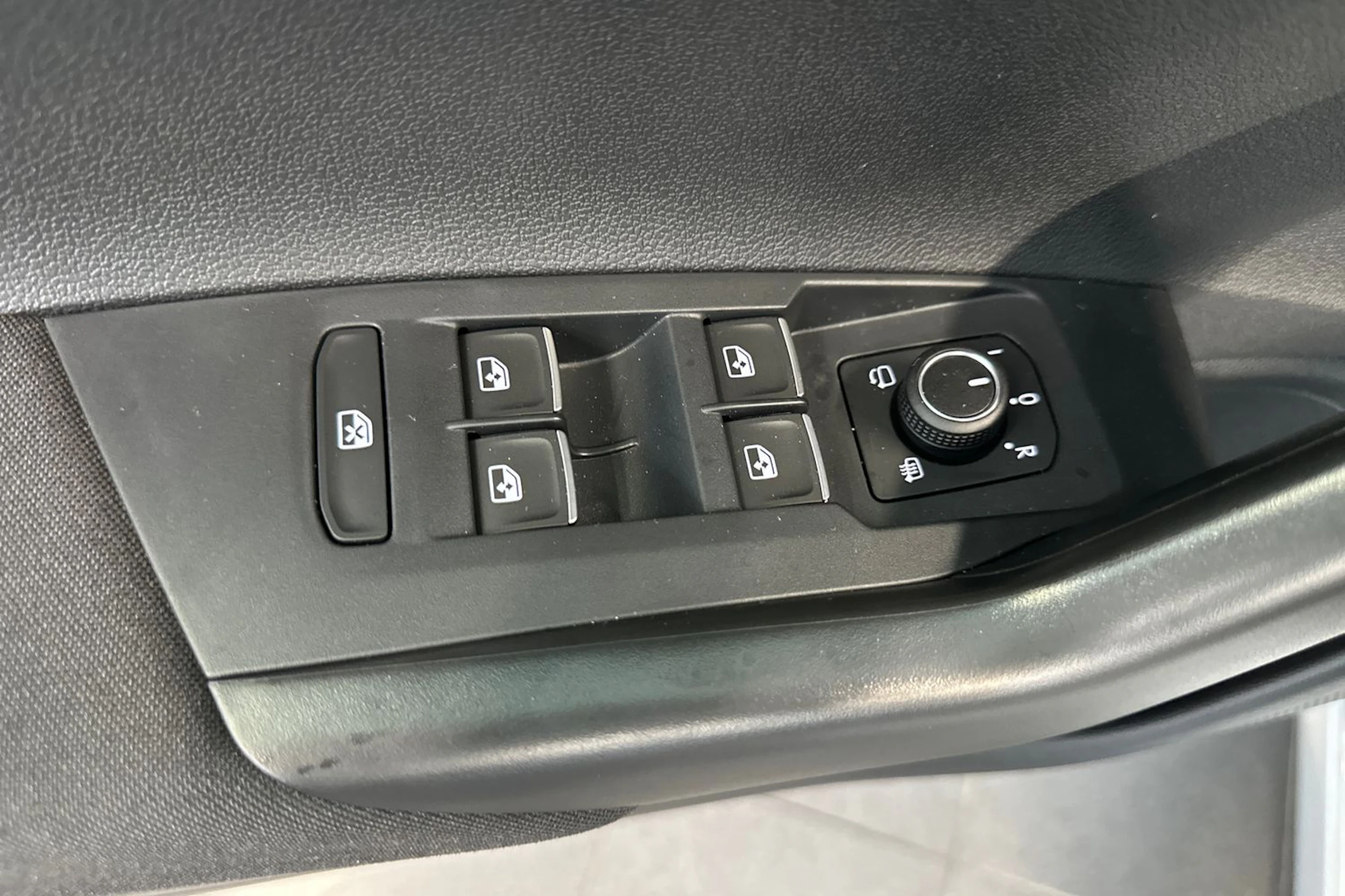 met. harmaa Volkswagen Taigo 2026 kuva 12.