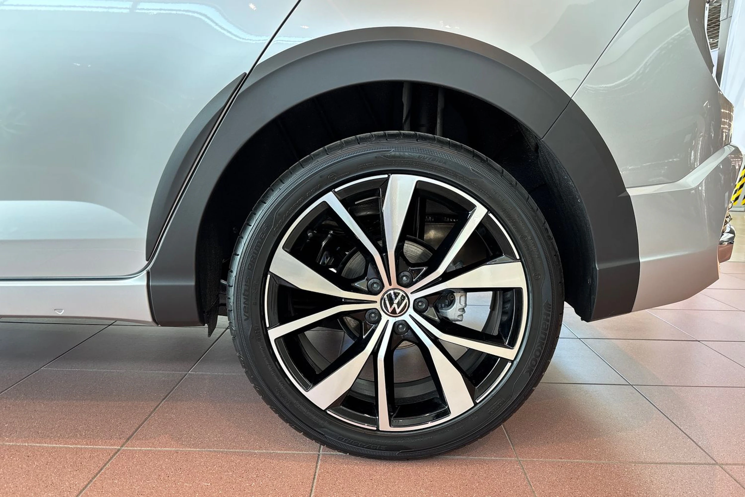 harmaa Volkswagen Taigo 2026 kuva 10.