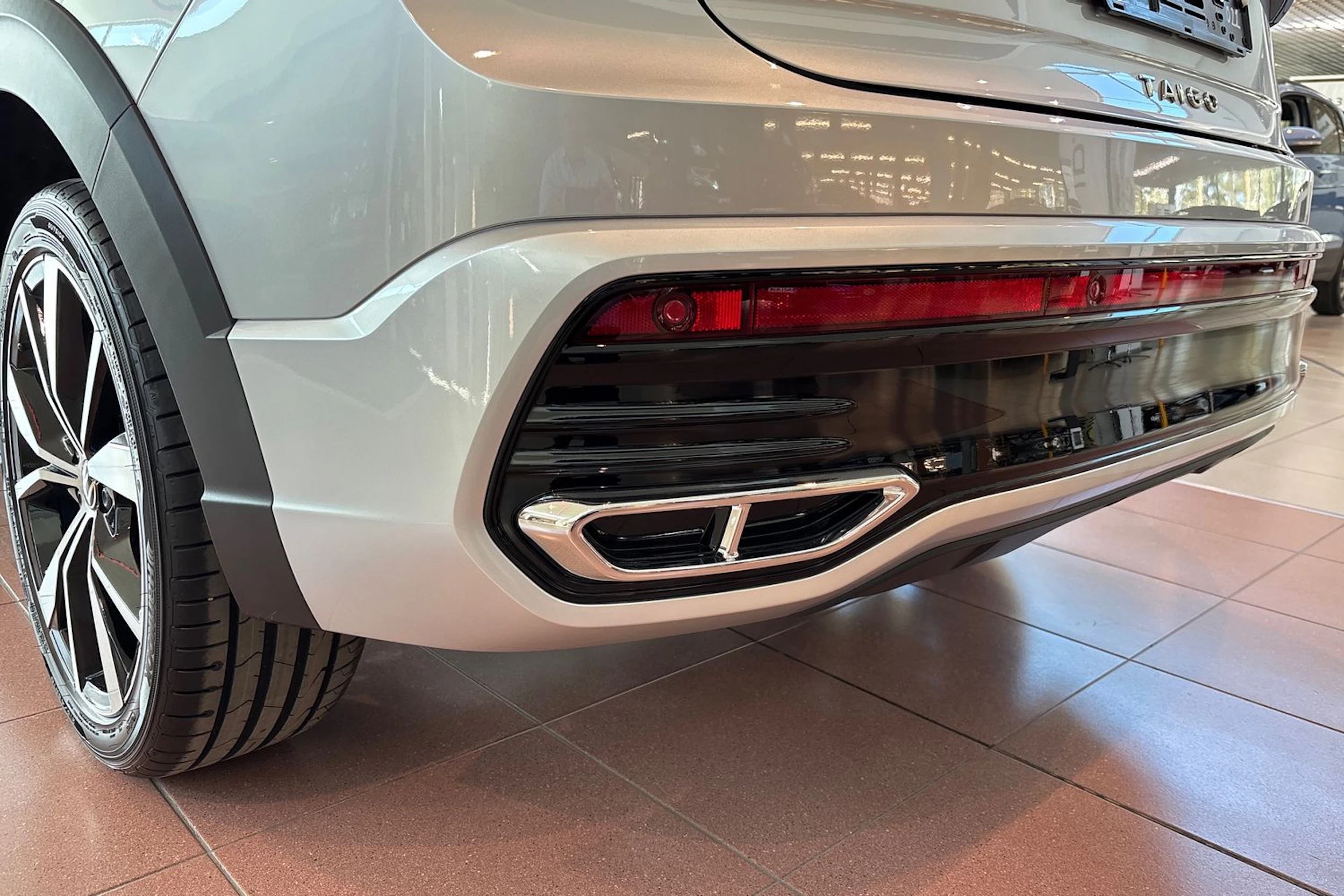 harmaa Volkswagen Taigo 2026 kuva 12.
