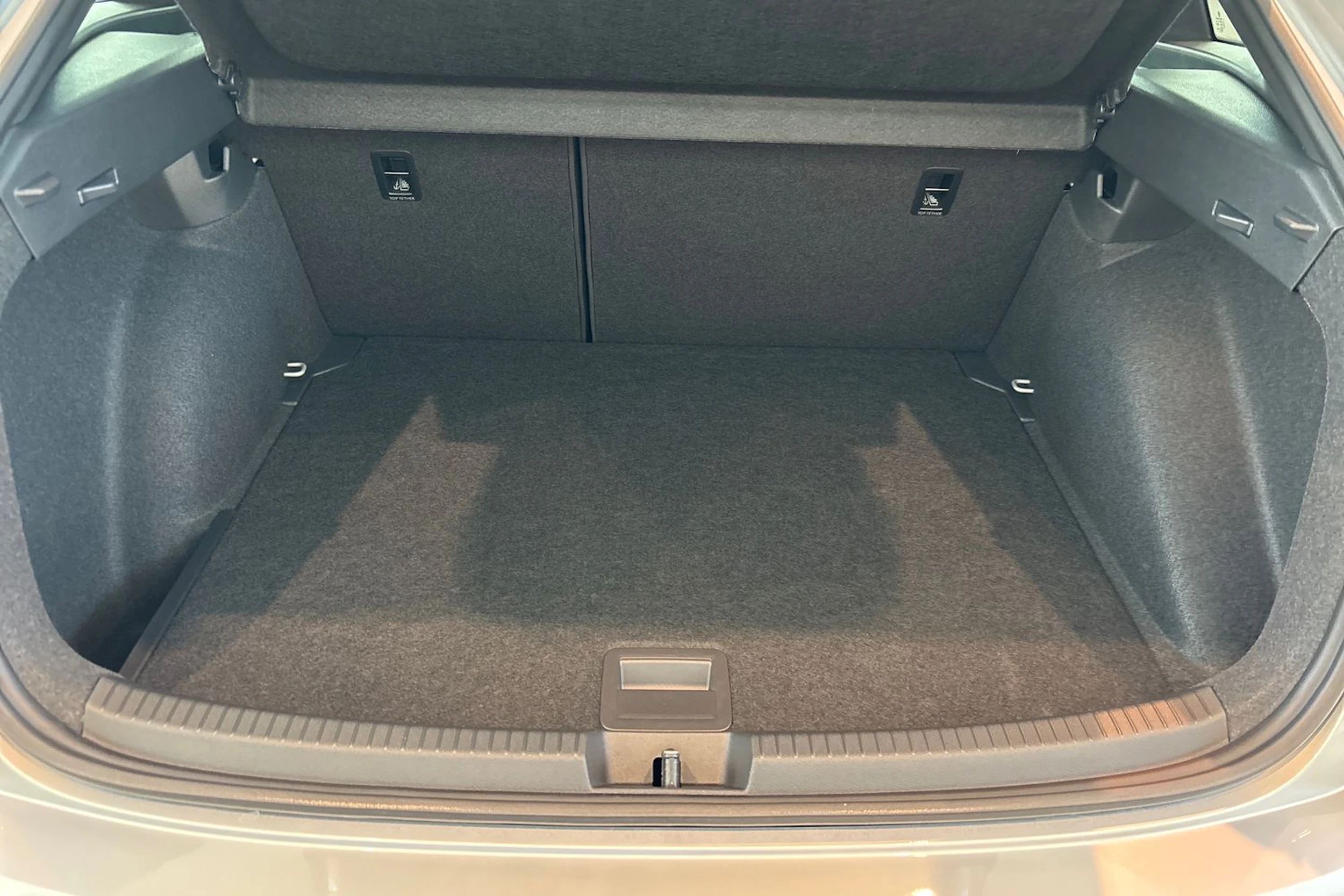harmaa Volkswagen Taigo 2026 kuva 13.