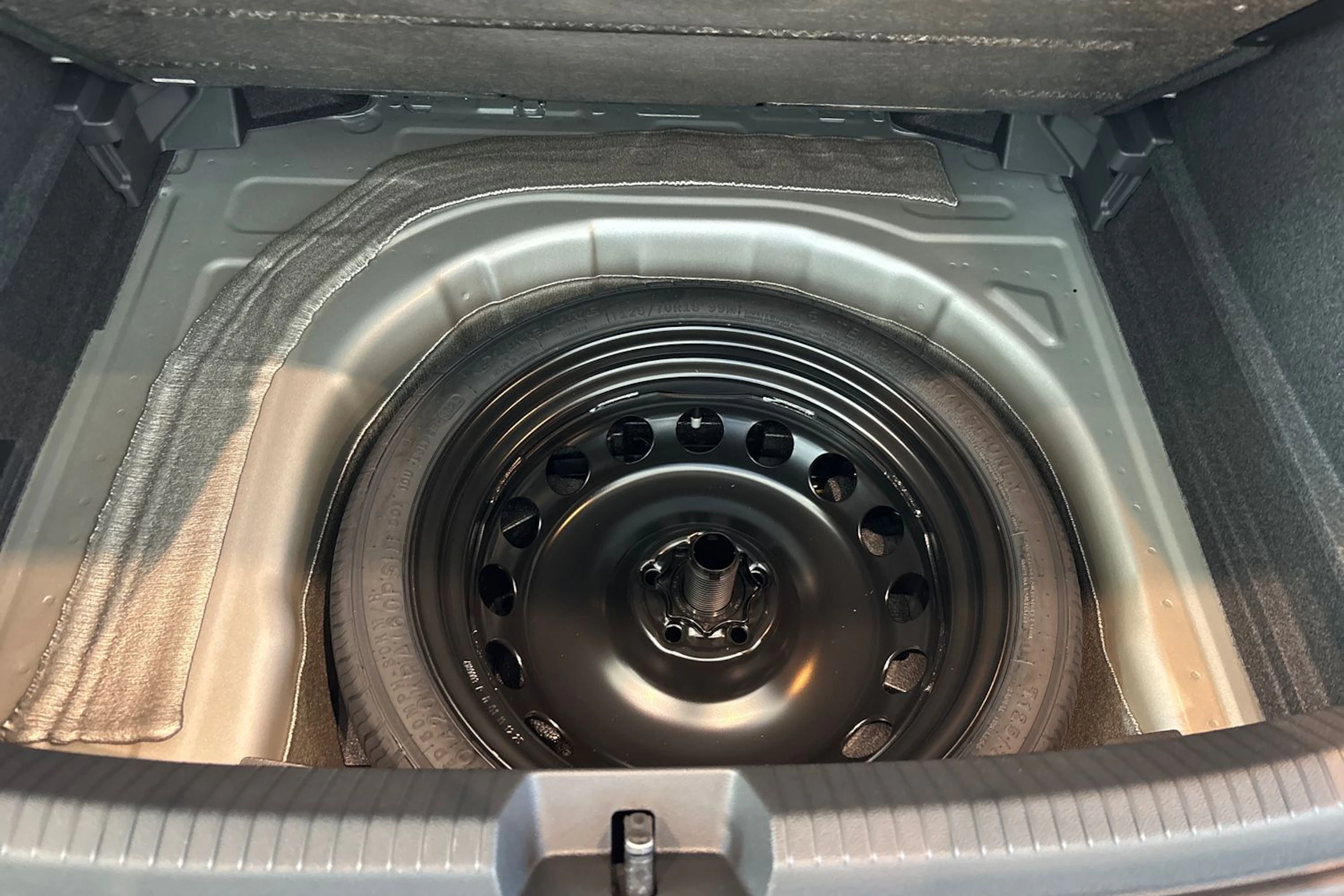 harmaa Volkswagen Taigo 2026 kuva 15.