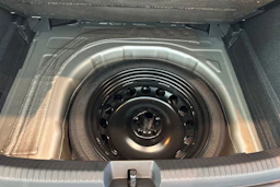 harmaa Volkswagen Taigo 2026 kuva 15.