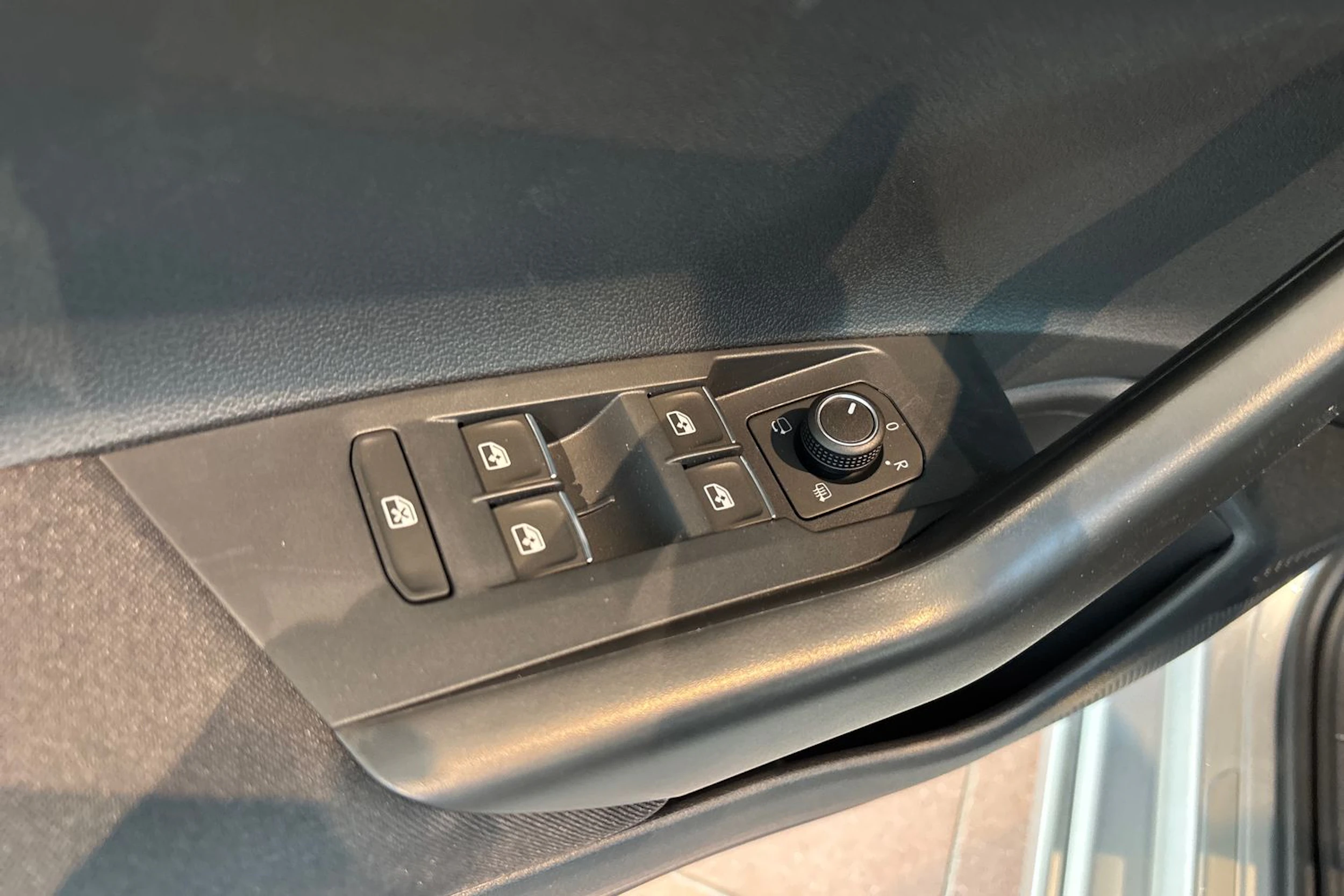 harmaa Volkswagen Taigo 2026 kuva 24.