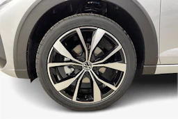 harmaa Volkswagen Taigo 2026 kuva 9.