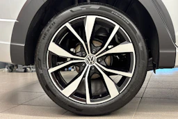 met. harmaa Volkswagen Taigo 2027 kuva 10.