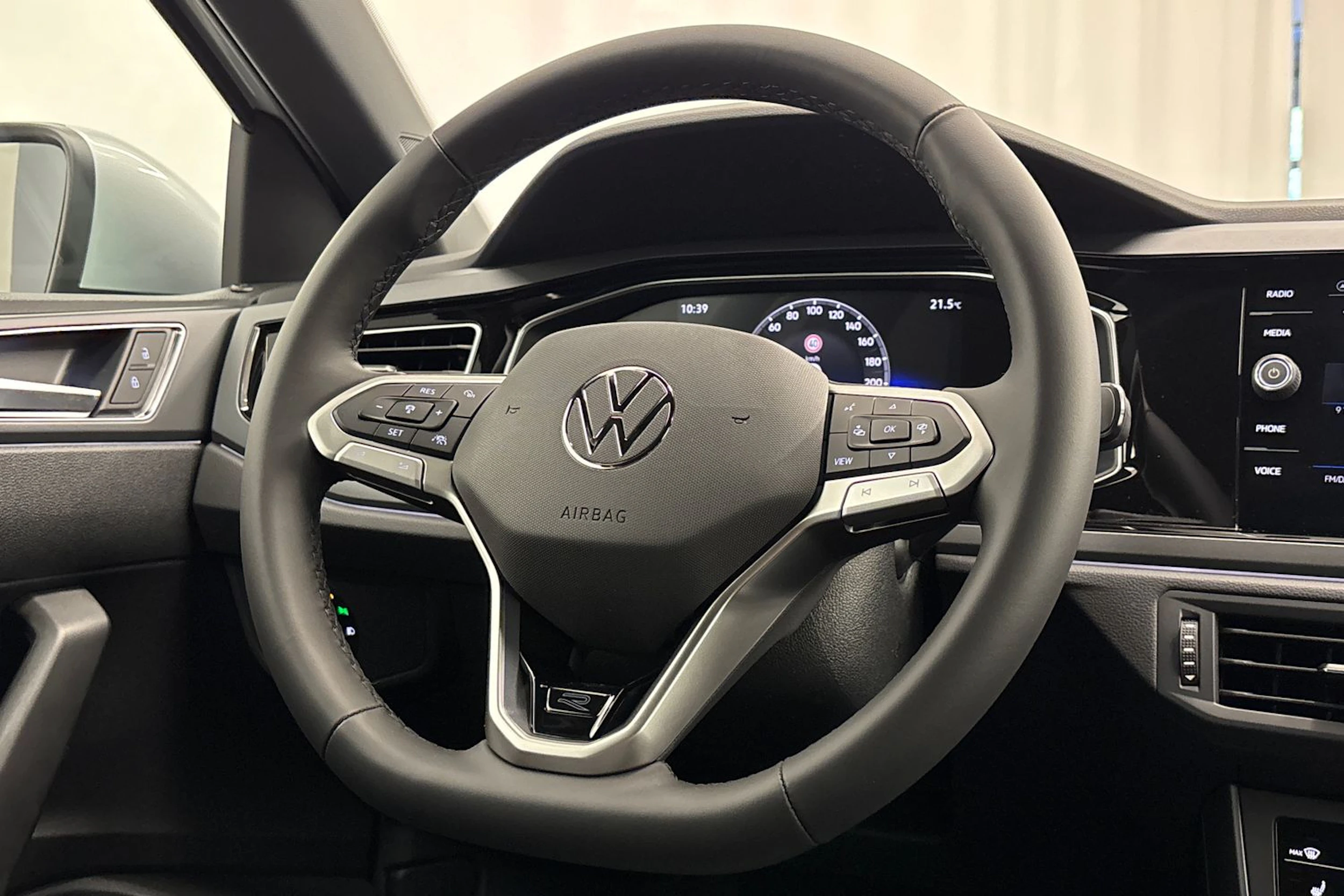met. harmaa Volkswagen Taigo 2027 kuva 12.