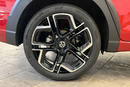 punainen Volkswagen Taigo 2027 kuva 10.