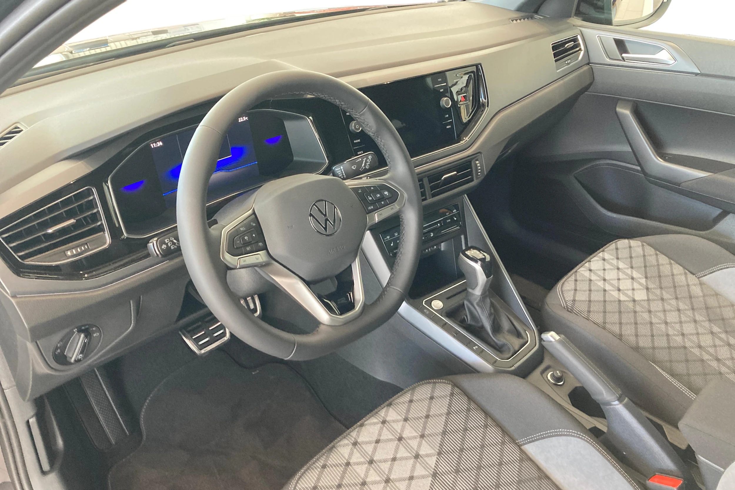 musta Volkswagen Taigo 2027 kuva 6.
