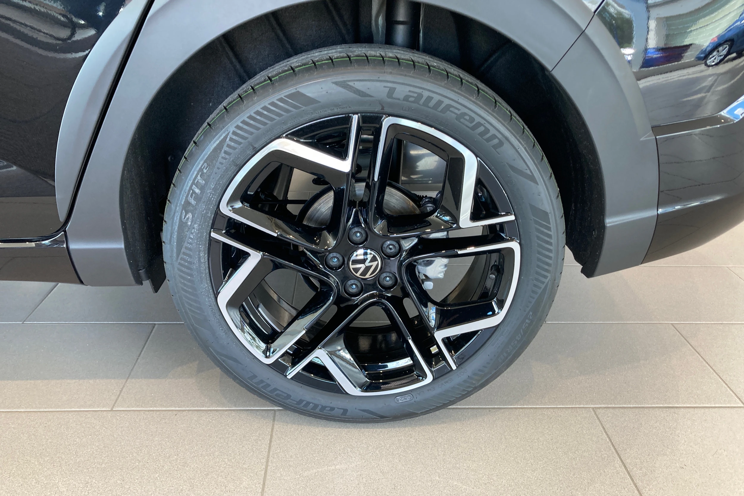musta Volkswagen Taigo 2027 kuva 10.