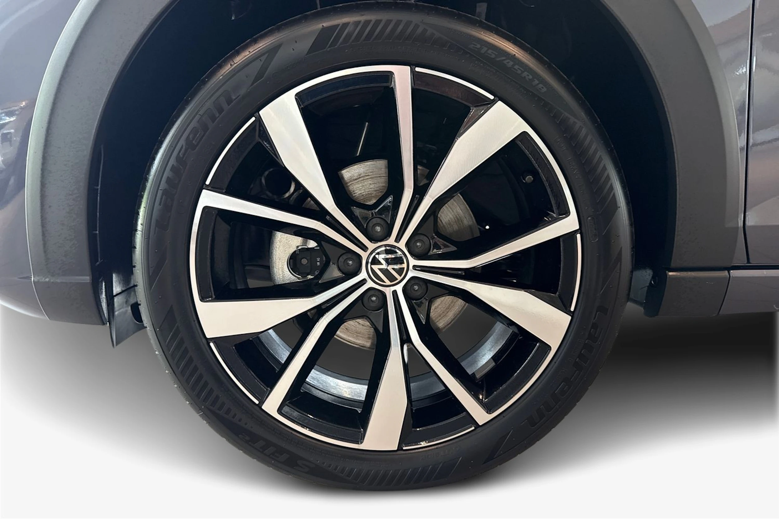 harmaa Volkswagen Taigo 2027 kuva 9.