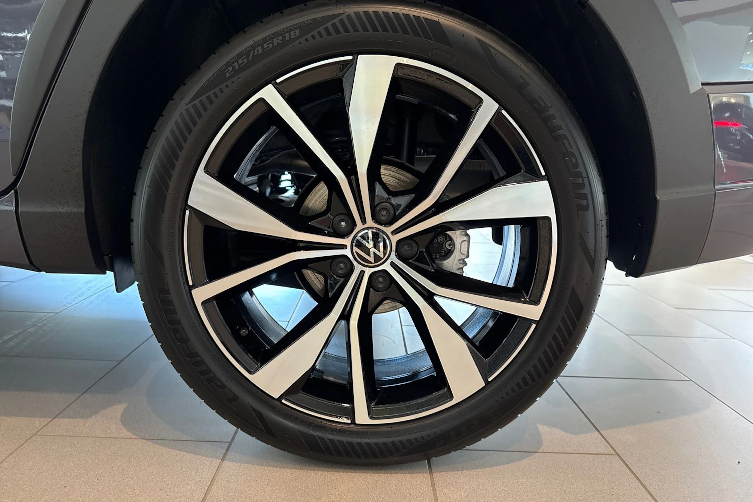 harmaa Volkswagen Taigo 2027 kuva 10.