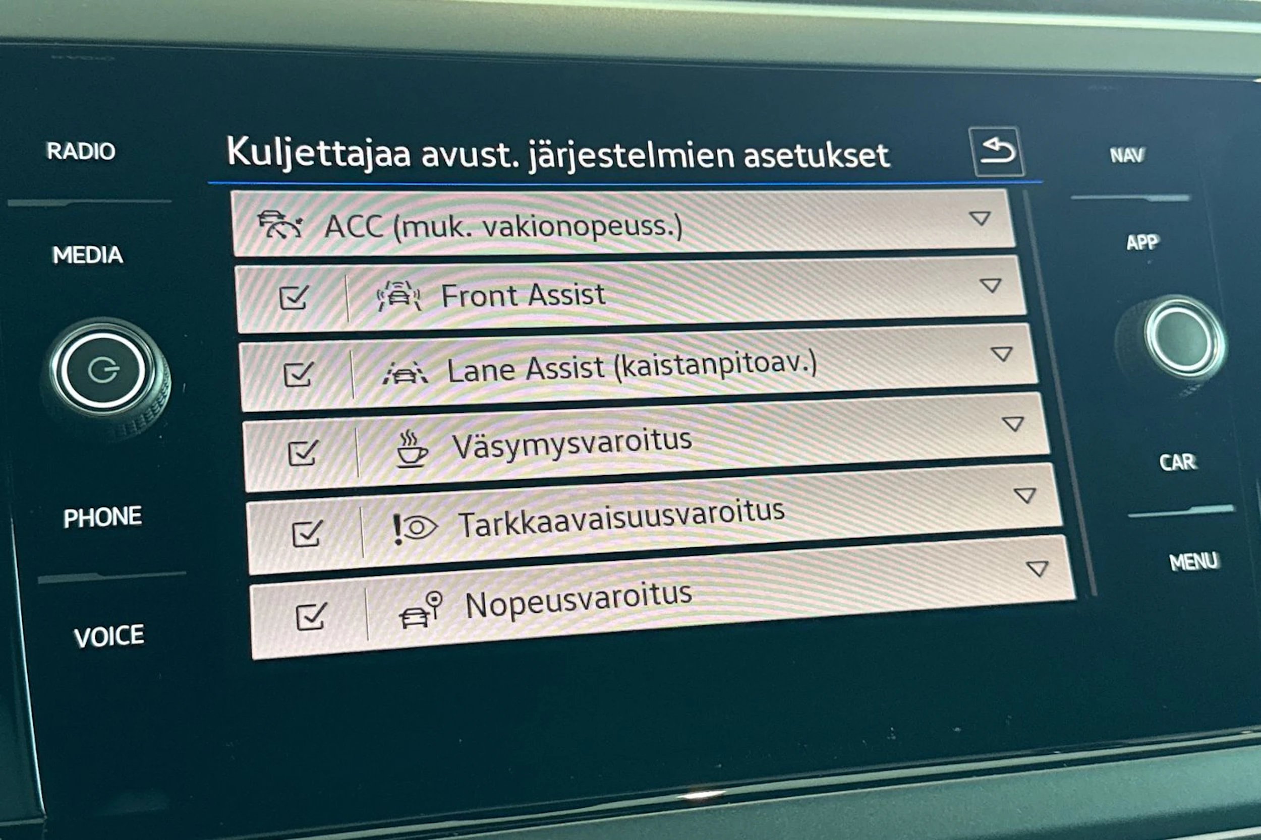 harmaa Volkswagen Taigo 2027 kuva 14.