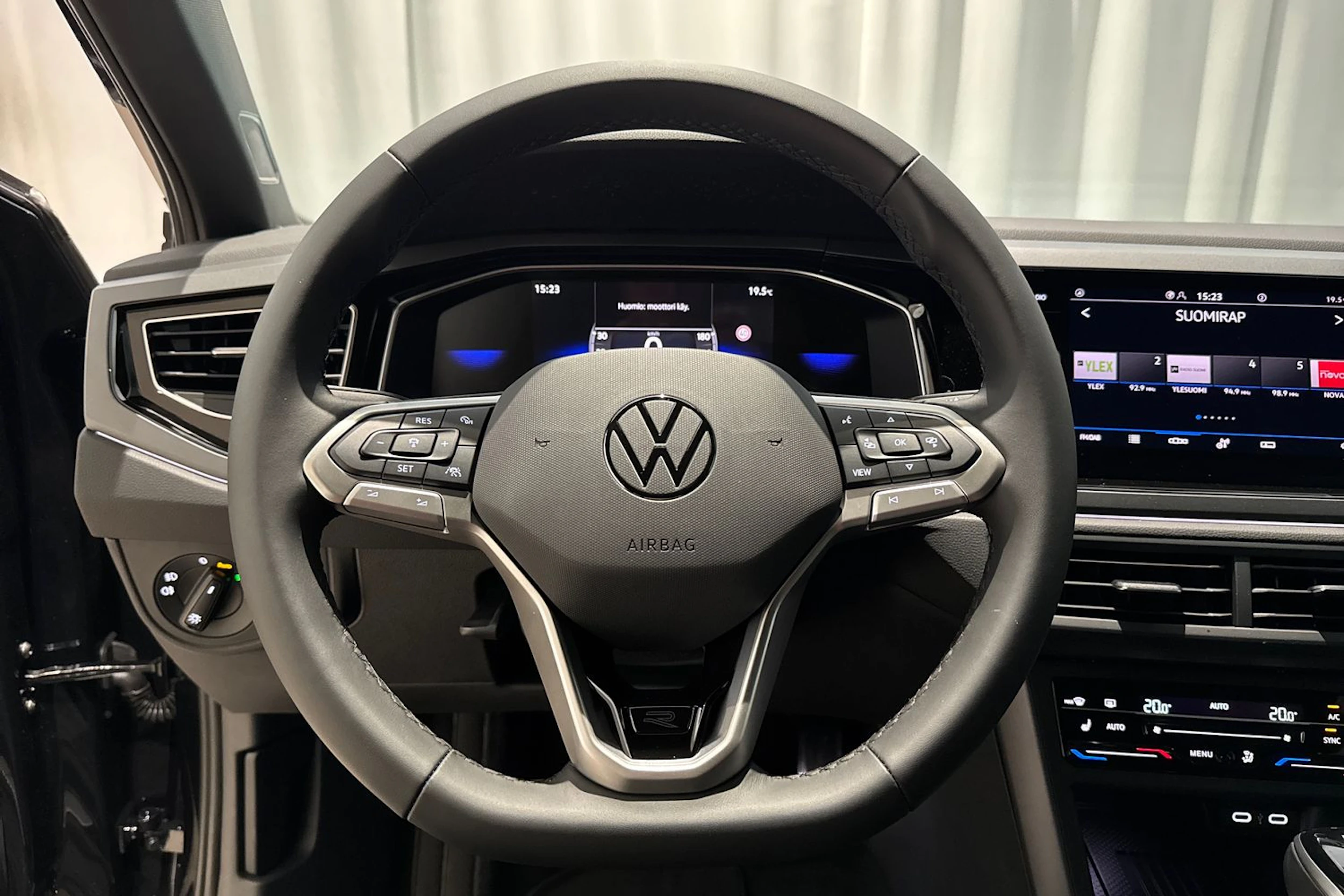 met. musta Volkswagen Taigo 2027 kuva 14.