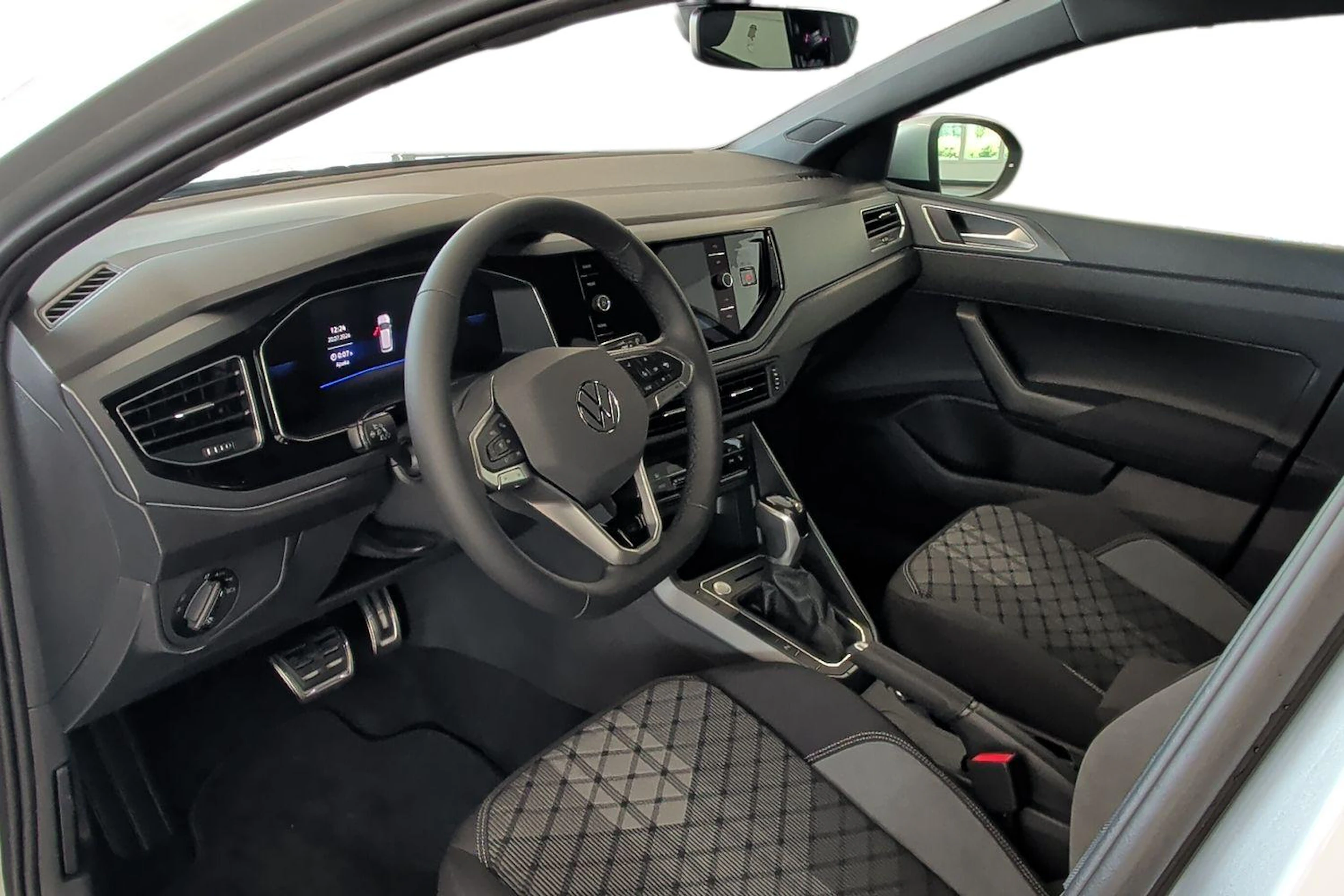 harmaa Volkswagen Taigo 2027 kuva 6.