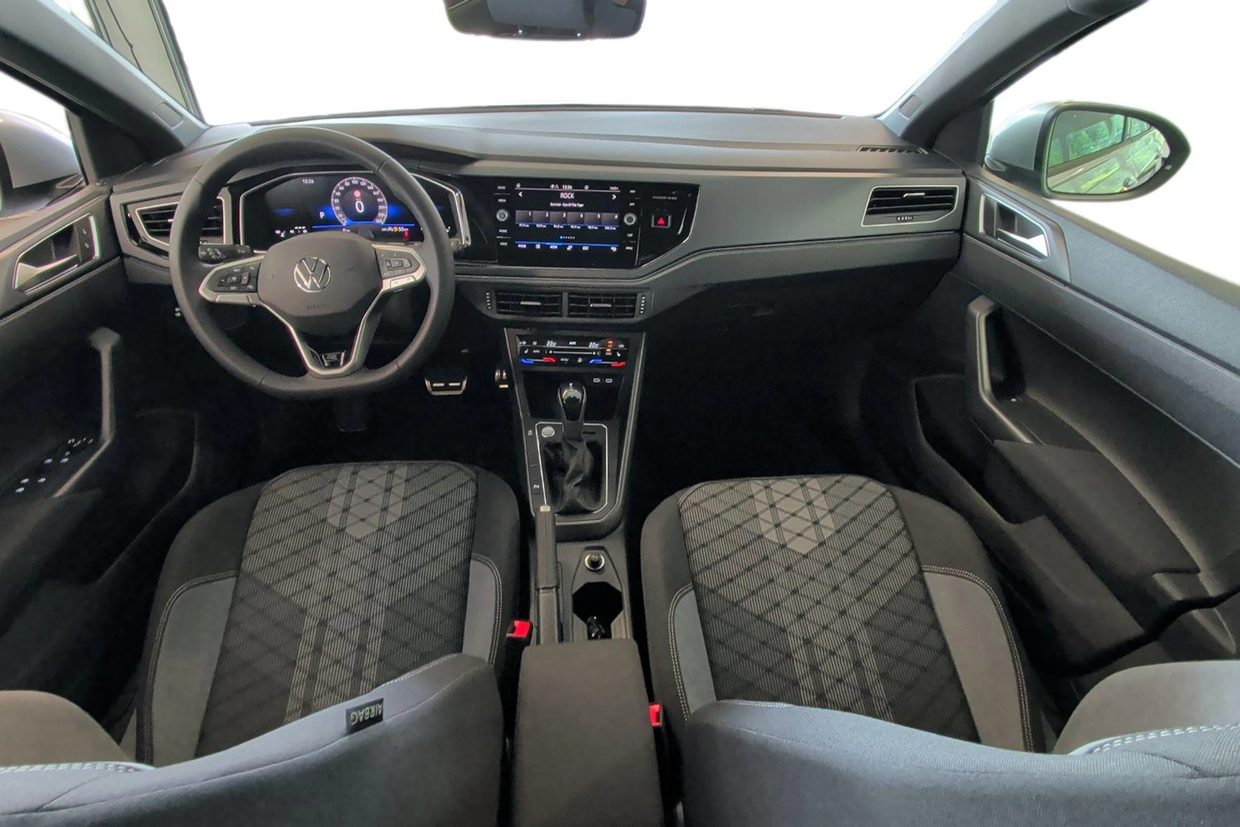 harmaa Volkswagen Taigo 2027 kuva 7.