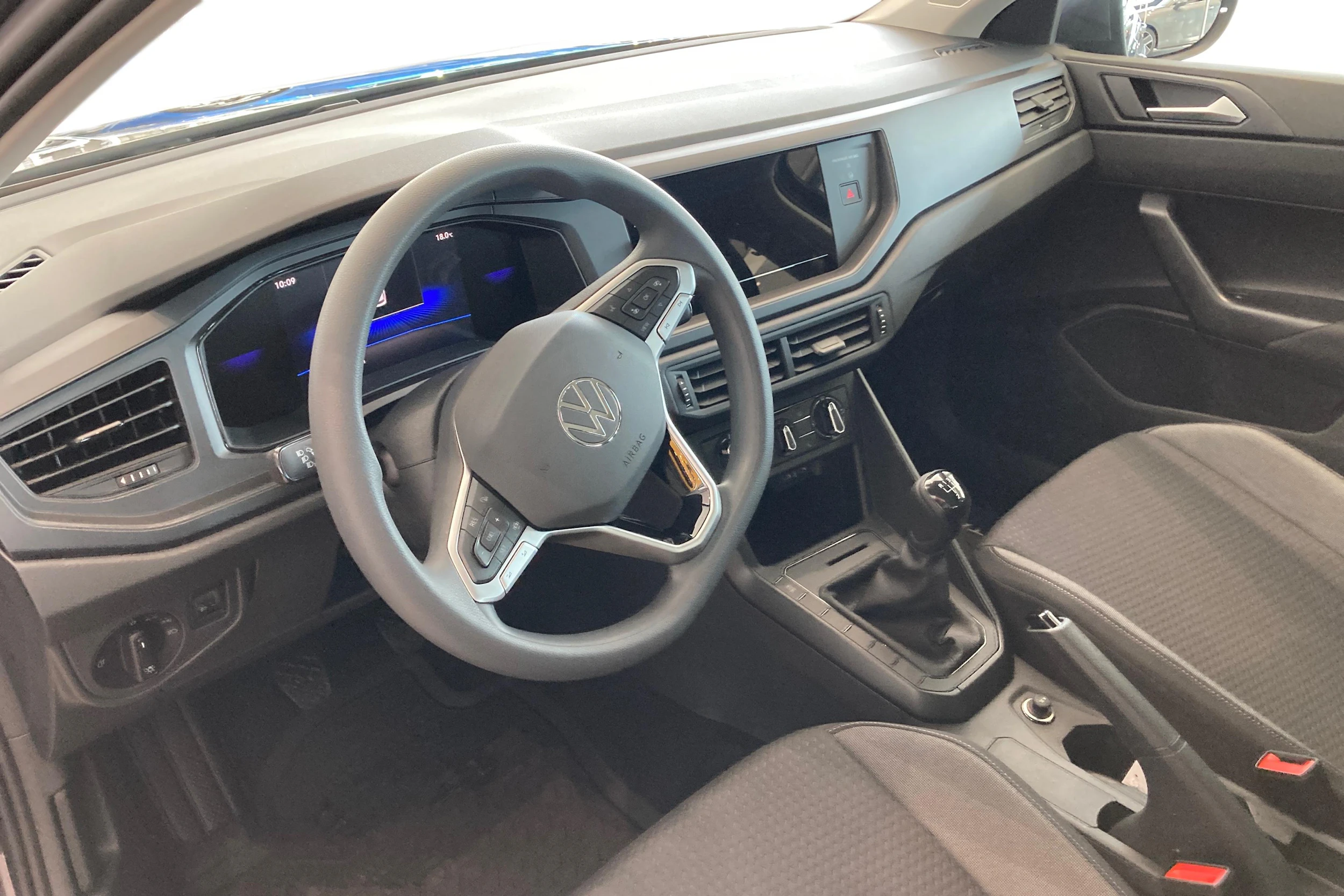 harmaa Volkswagen Taigo 2027 kuva 6.
