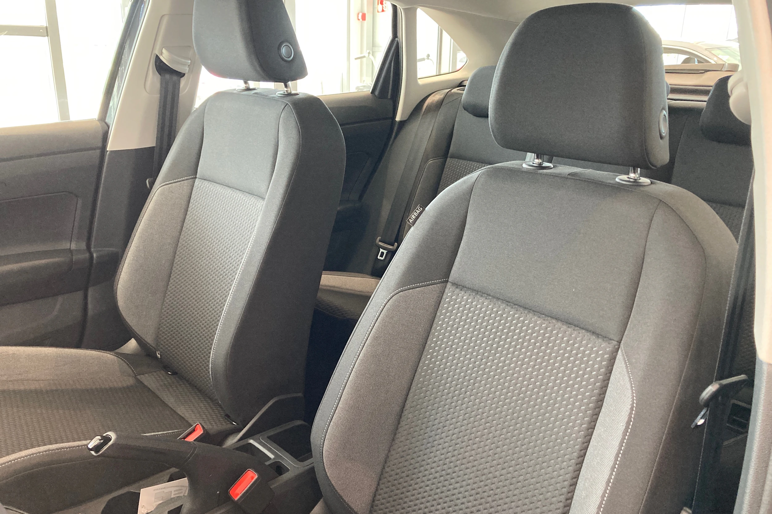 harmaa Volkswagen Taigo 2027 kuva 11.