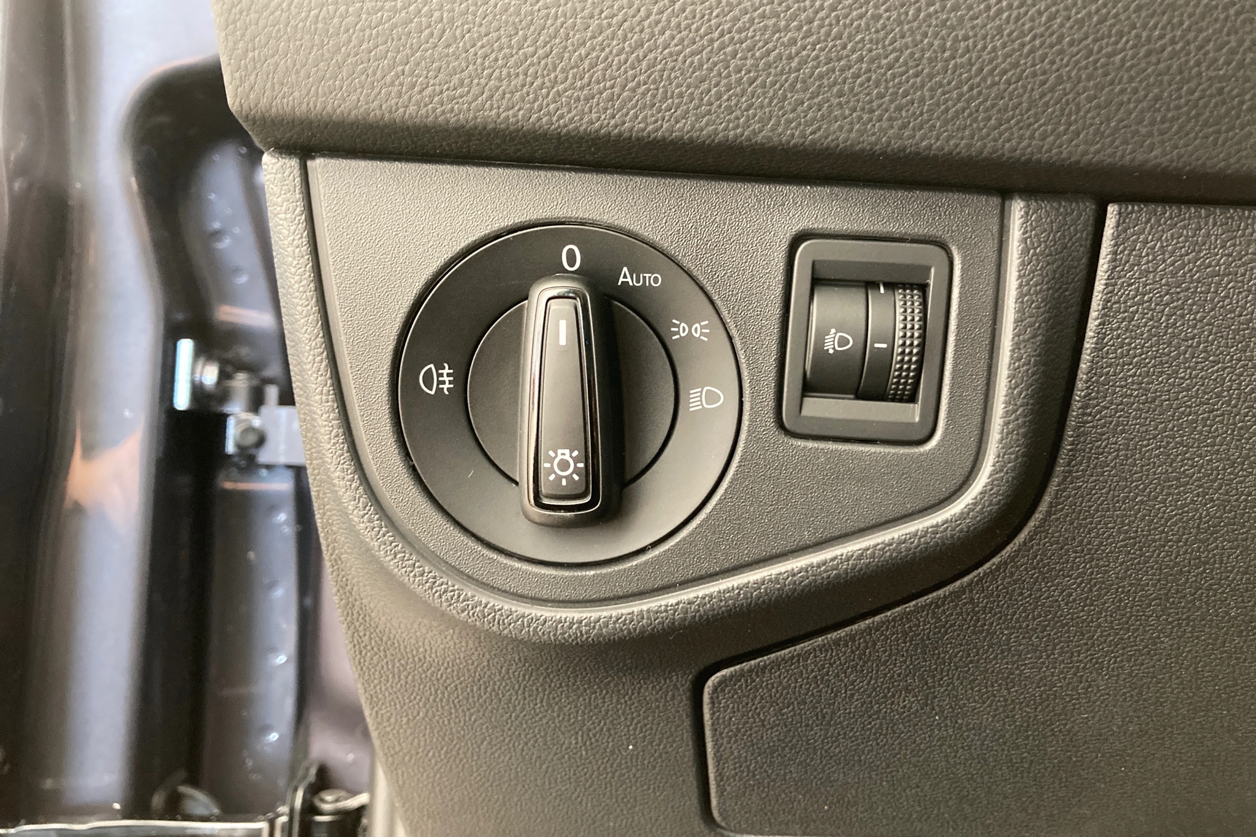 harmaa Volkswagen Taigo 2027 kuva 14.