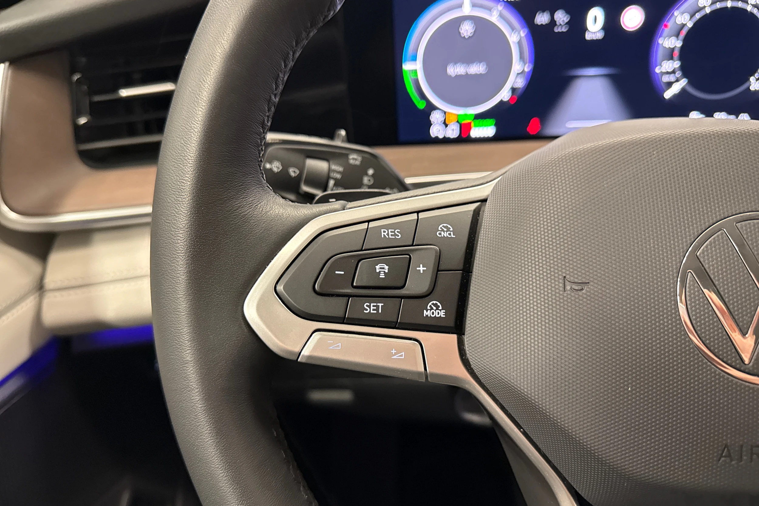 violetti Volkswagen Tayron 2025 kuva 11.