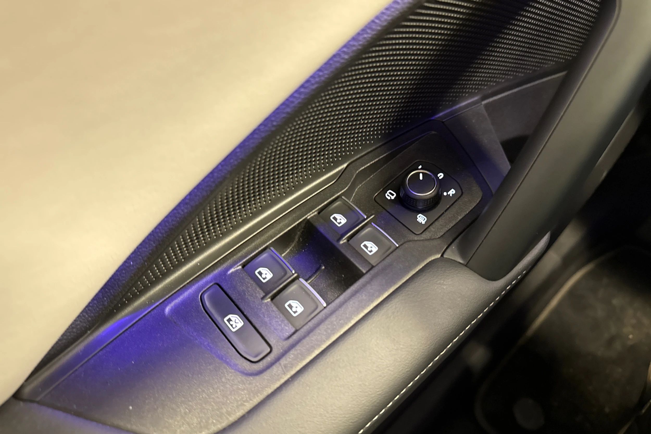 violetti Volkswagen Tayron 2025 kuva 14.