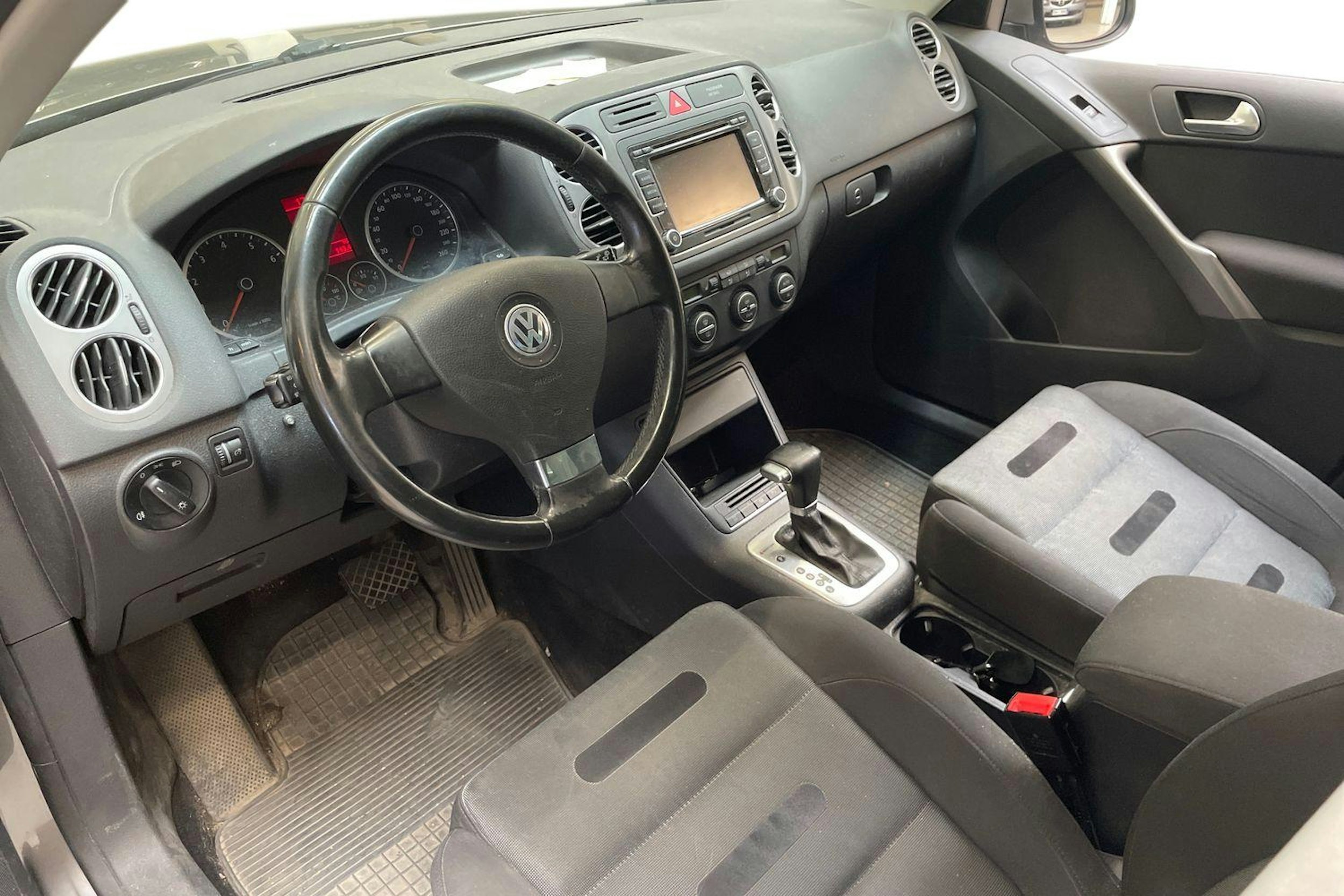 harmaa Volkswagen Tiguan 2008 kuva 3.