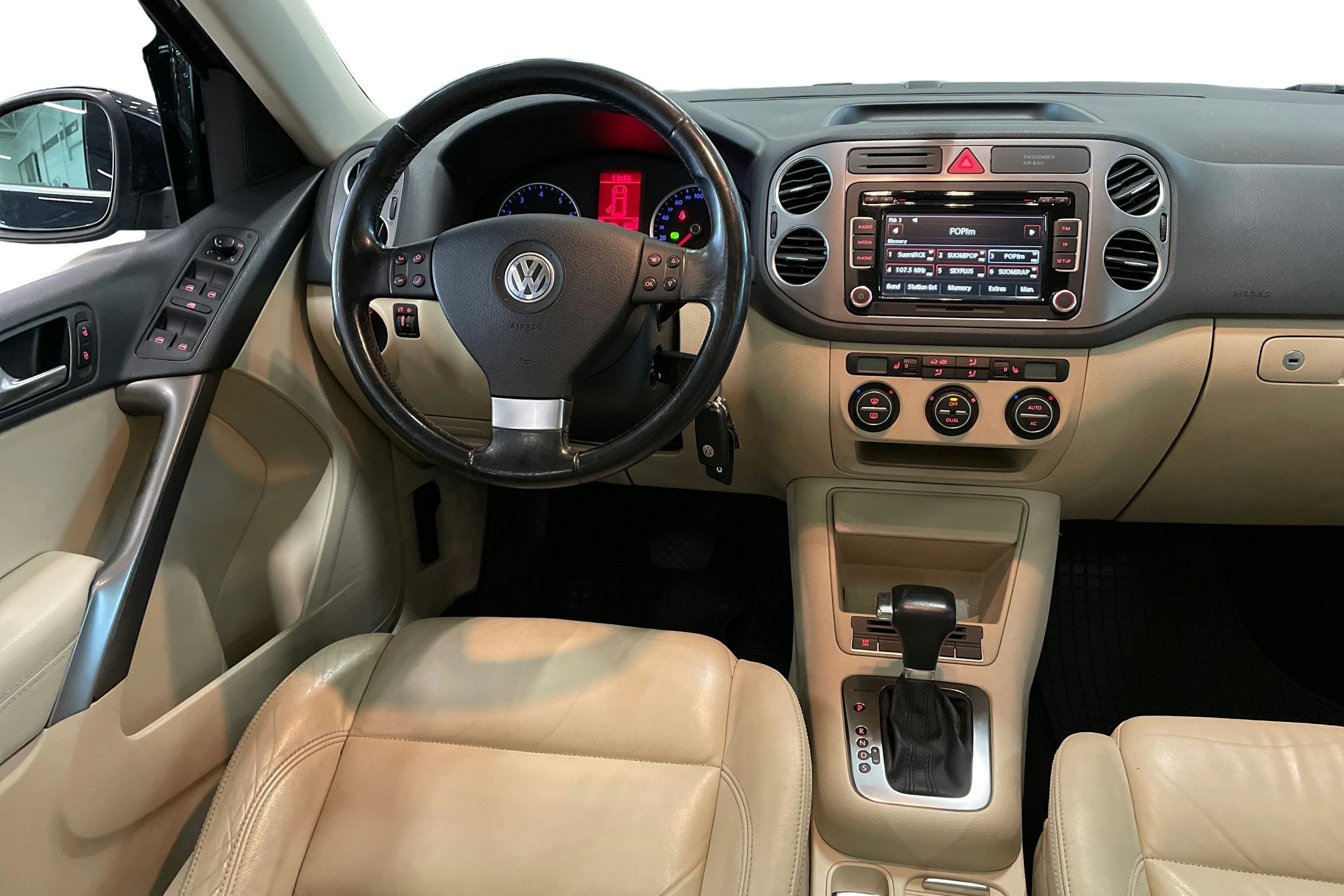 musta Volkswagen Tiguan 2008 kuva 9.