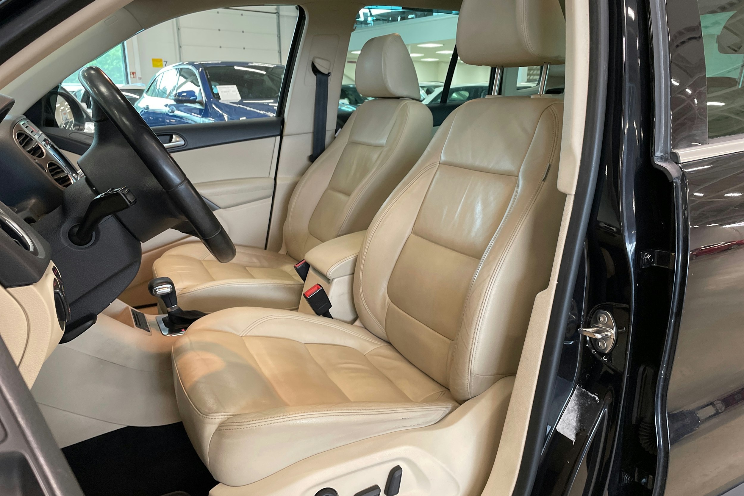 musta Volkswagen Tiguan 2008 kuva 14.