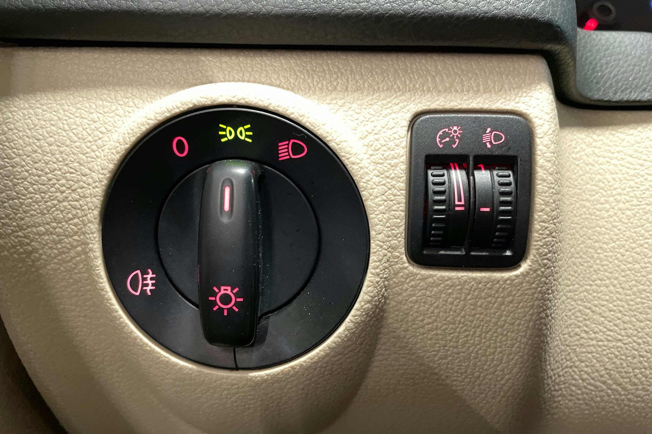 musta Volkswagen Tiguan 2008 kuva 22.