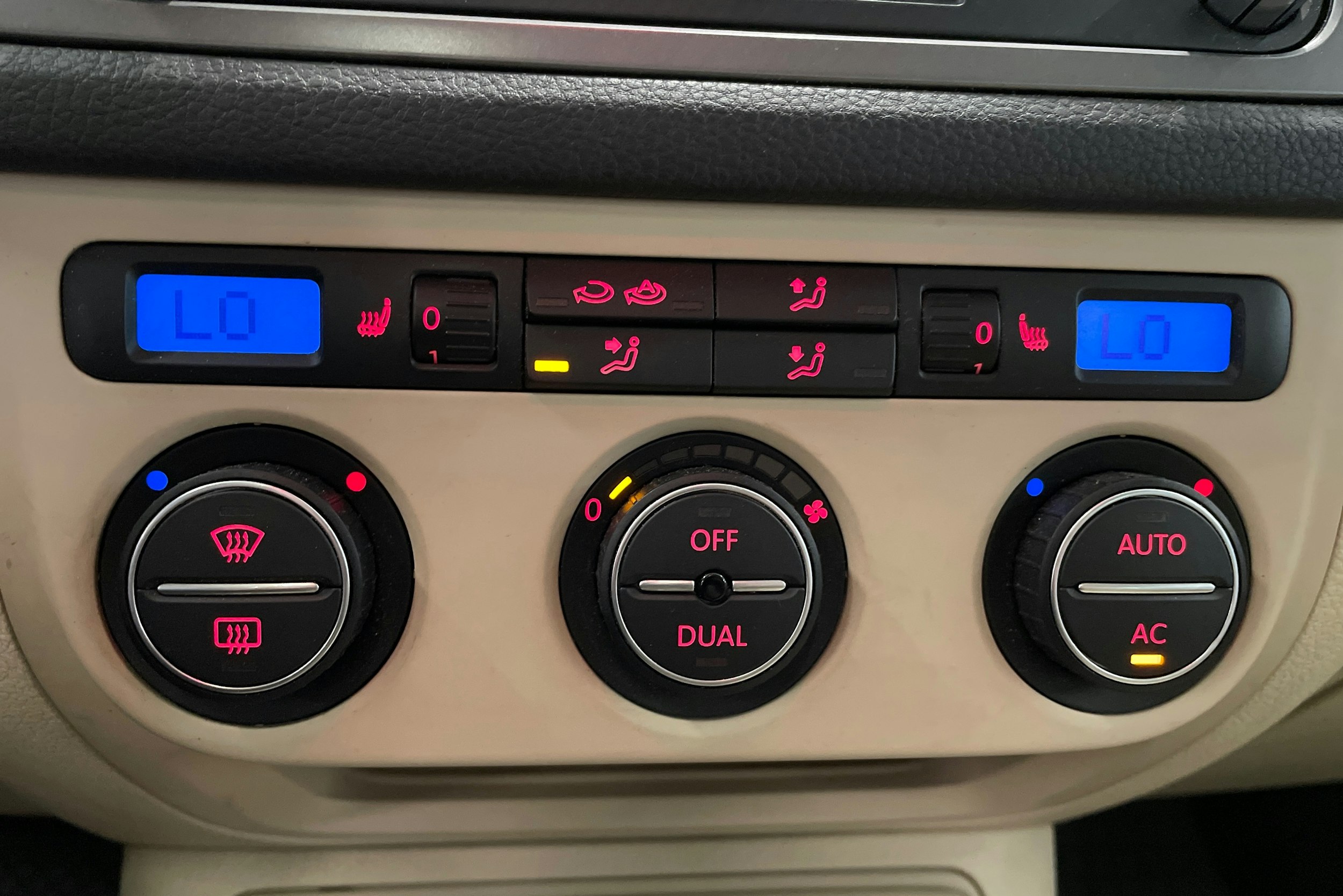 musta Volkswagen Tiguan 2008 kuva 26.