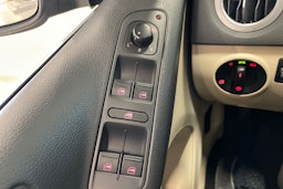 musta Volkswagen Tiguan 2008 kuva 30.