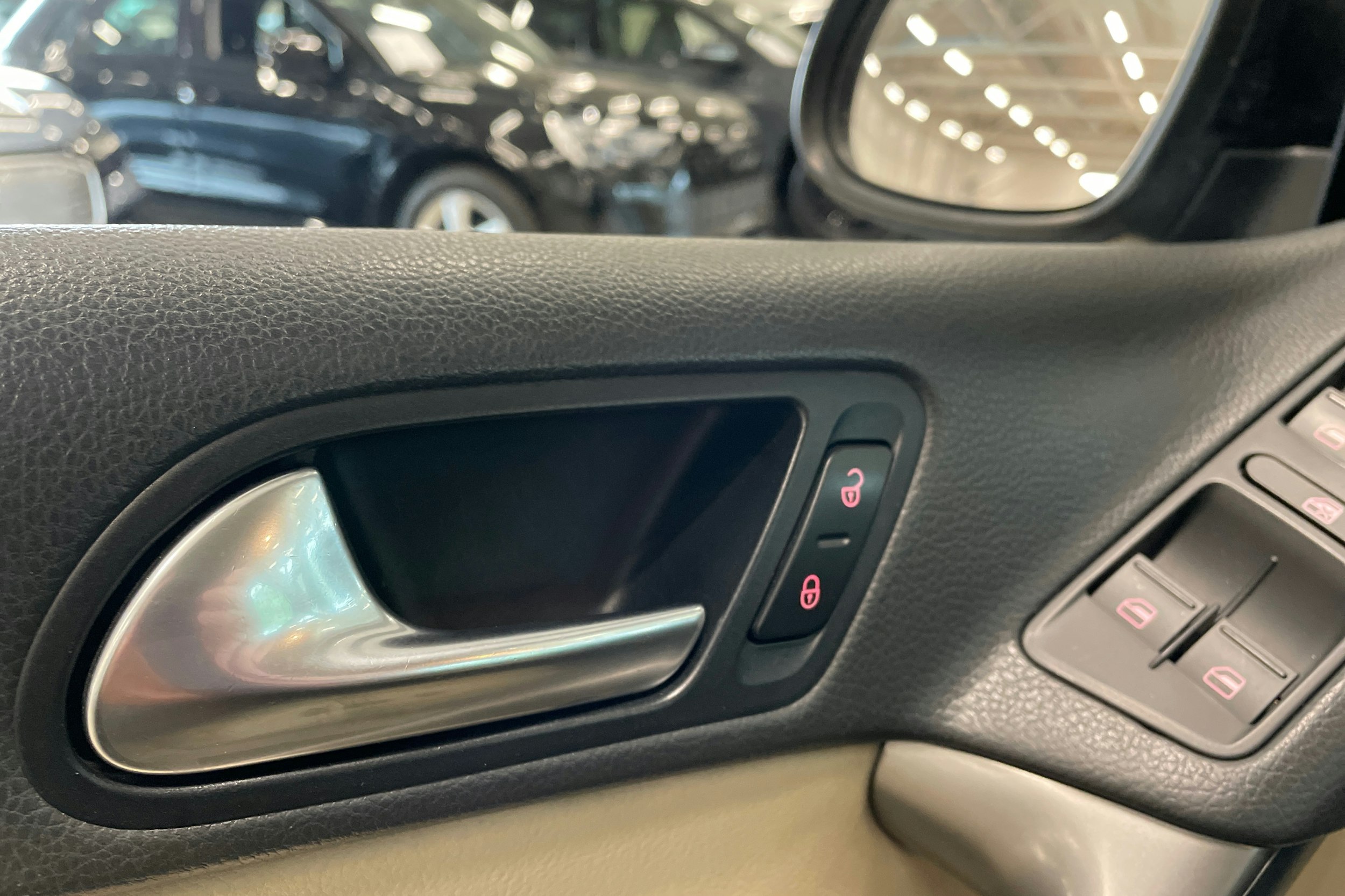 musta Volkswagen Tiguan 2008 kuva 31.