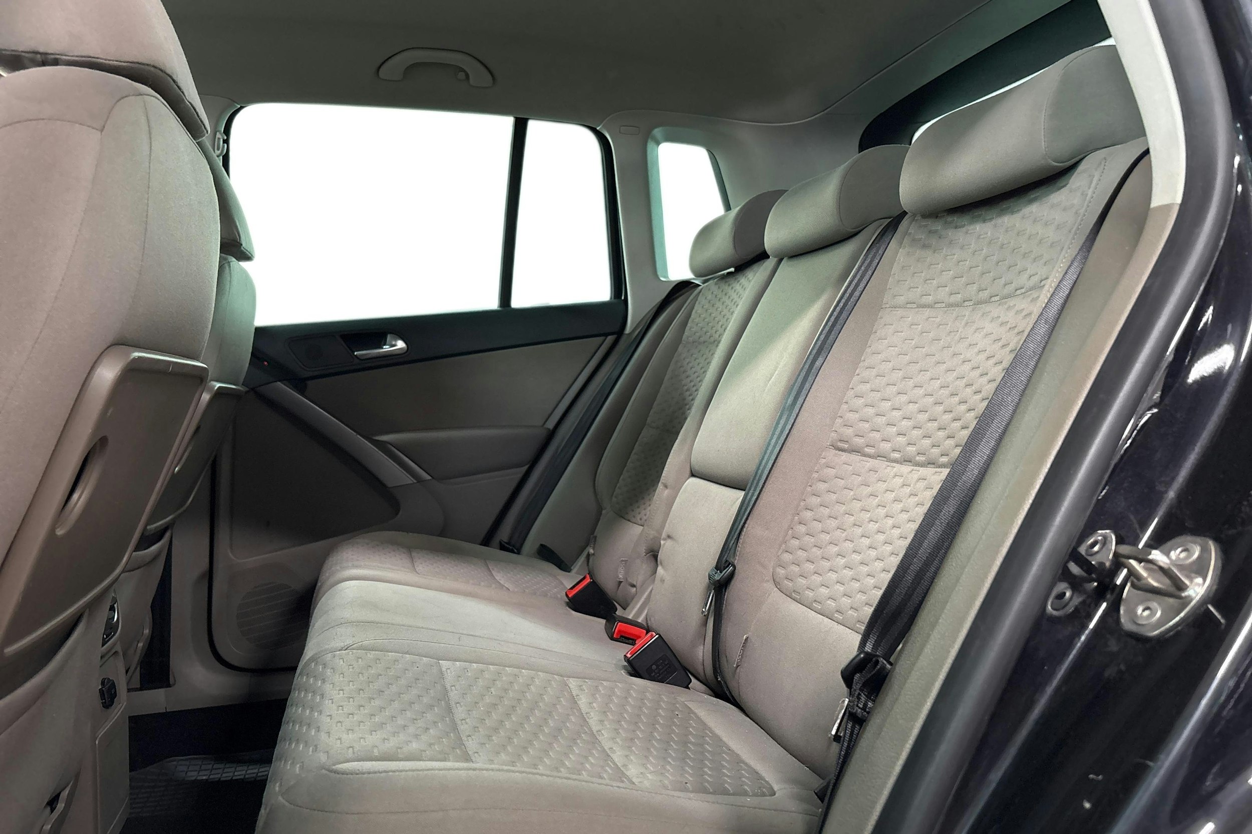 musta Volkswagen Tiguan 2008 kuva 10.