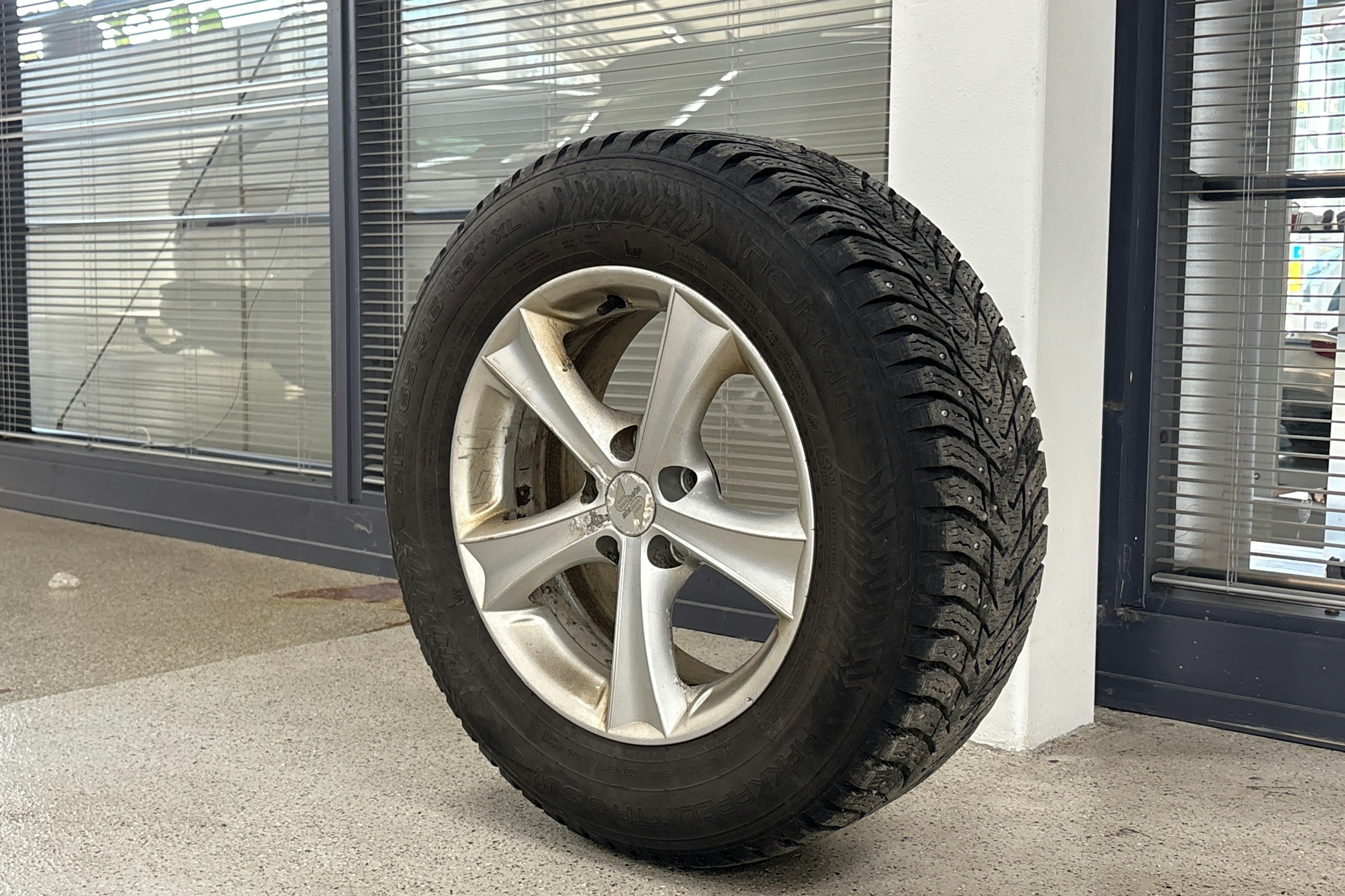 musta Volkswagen Tiguan 2008 kuva 13.