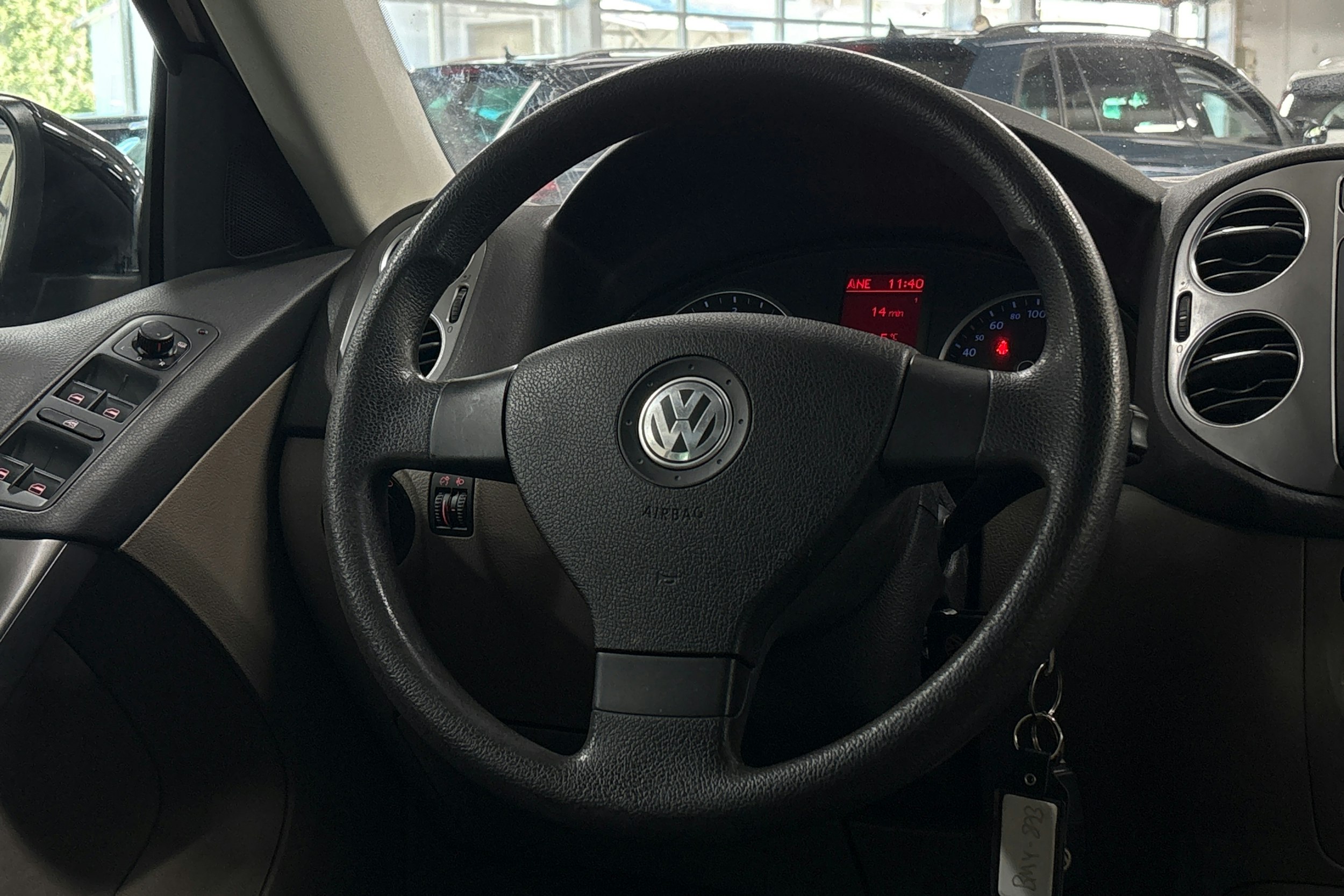 musta Volkswagen Tiguan 2008 kuva 14.
