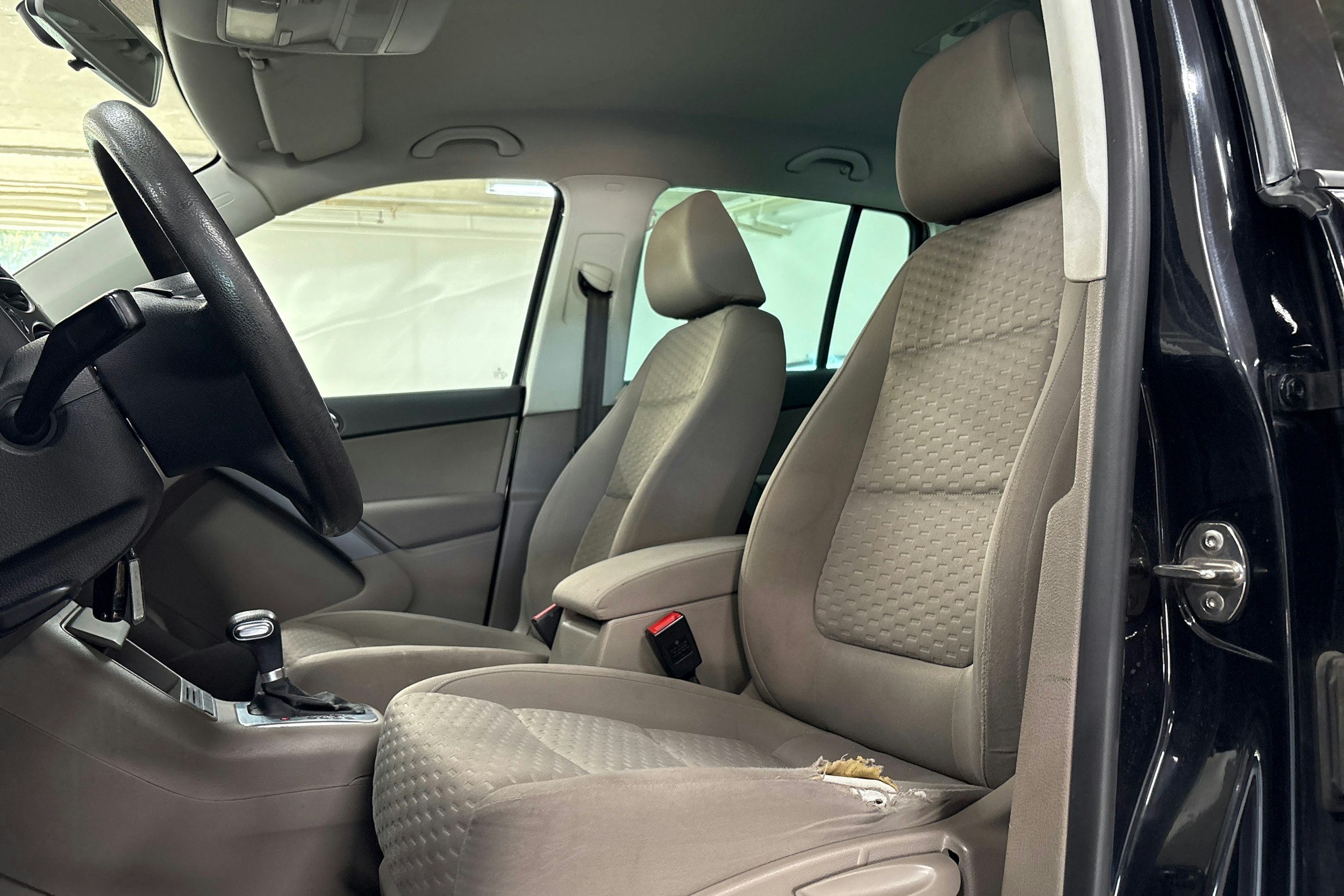 musta Volkswagen Tiguan 2008 kuva 16.