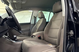musta Volkswagen Tiguan 2008 kuva 16.