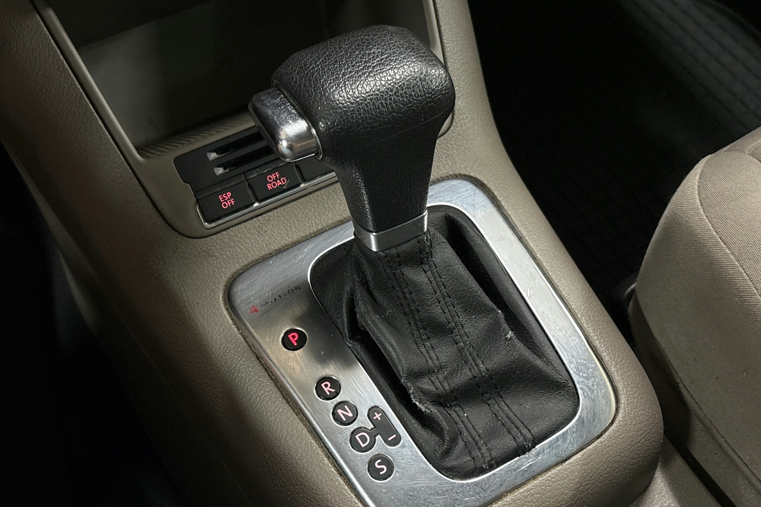 musta Volkswagen Tiguan 2008 kuva 18.