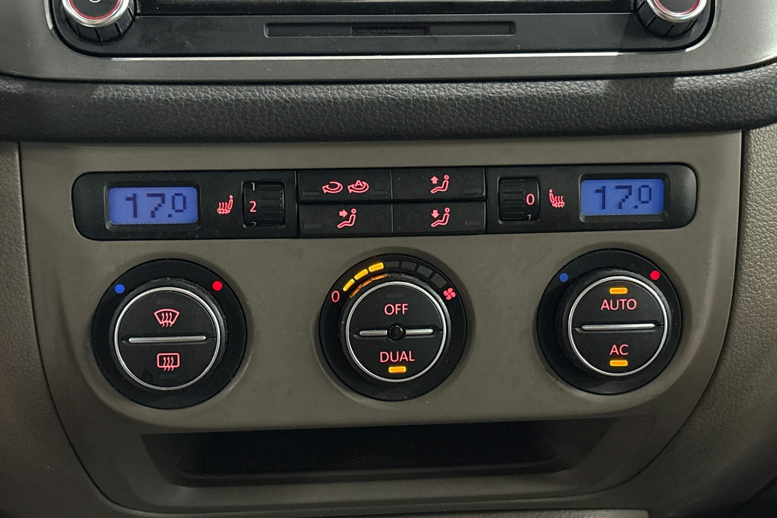 musta Volkswagen Tiguan 2008 kuva 19.