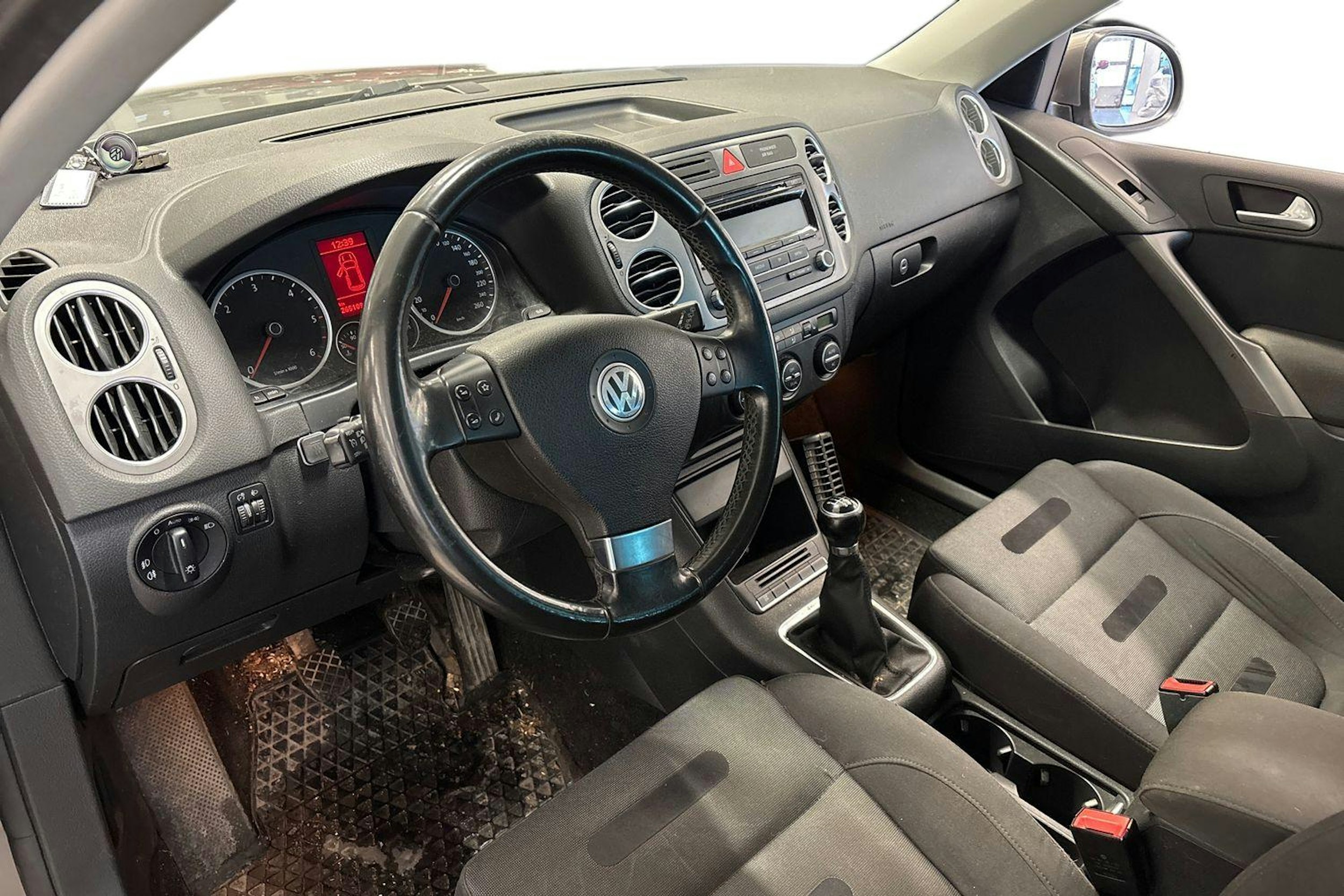 harmaa Volkswagen Tiguan 2008 kuva 3.